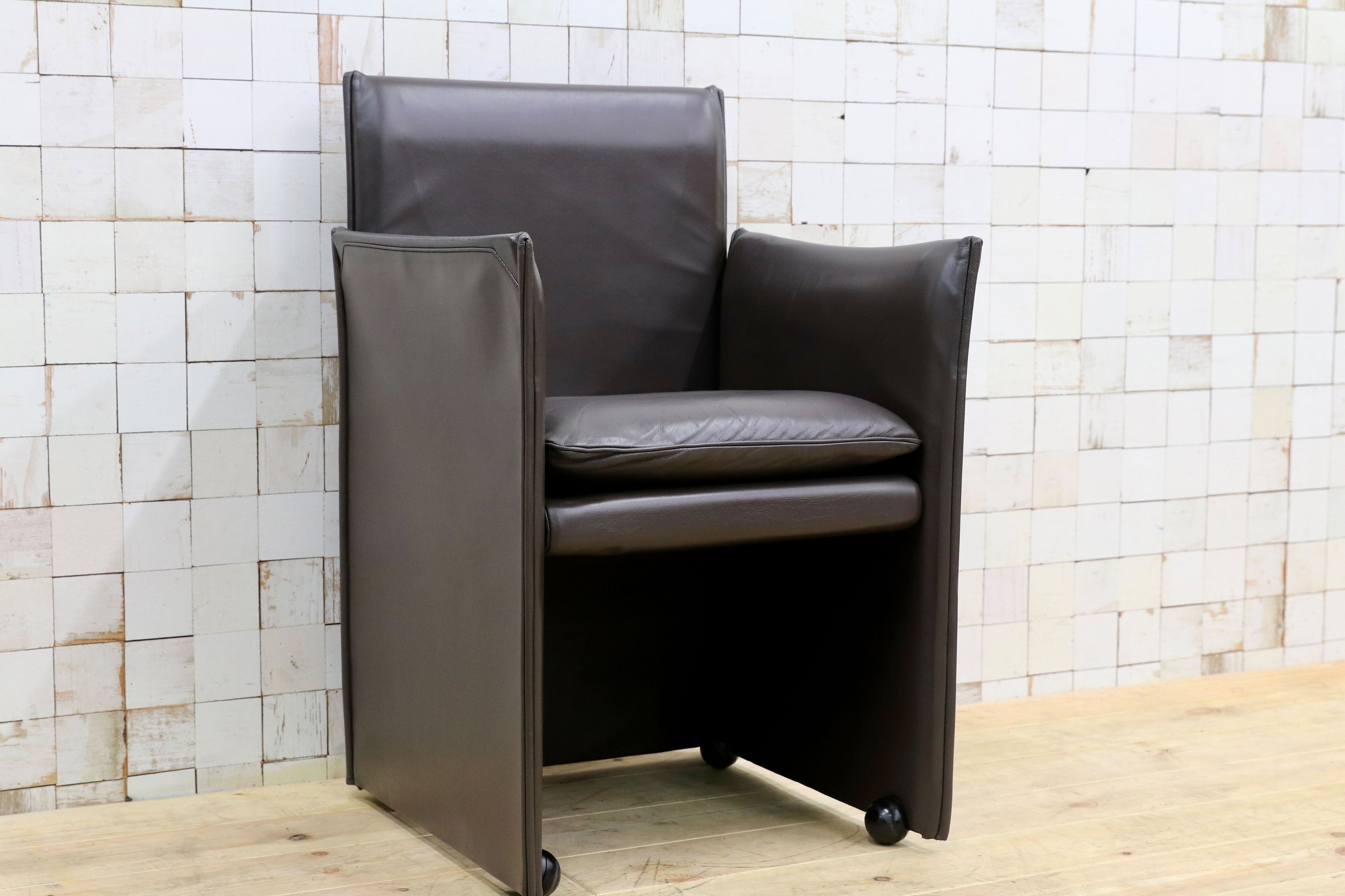 GMHK778C○Cassina / カッシーナ BREAK ブレーク 本革 レザー アームチェア 椅子 キャスター付き マリオ・ベリーニ イタリアモダン 約56万