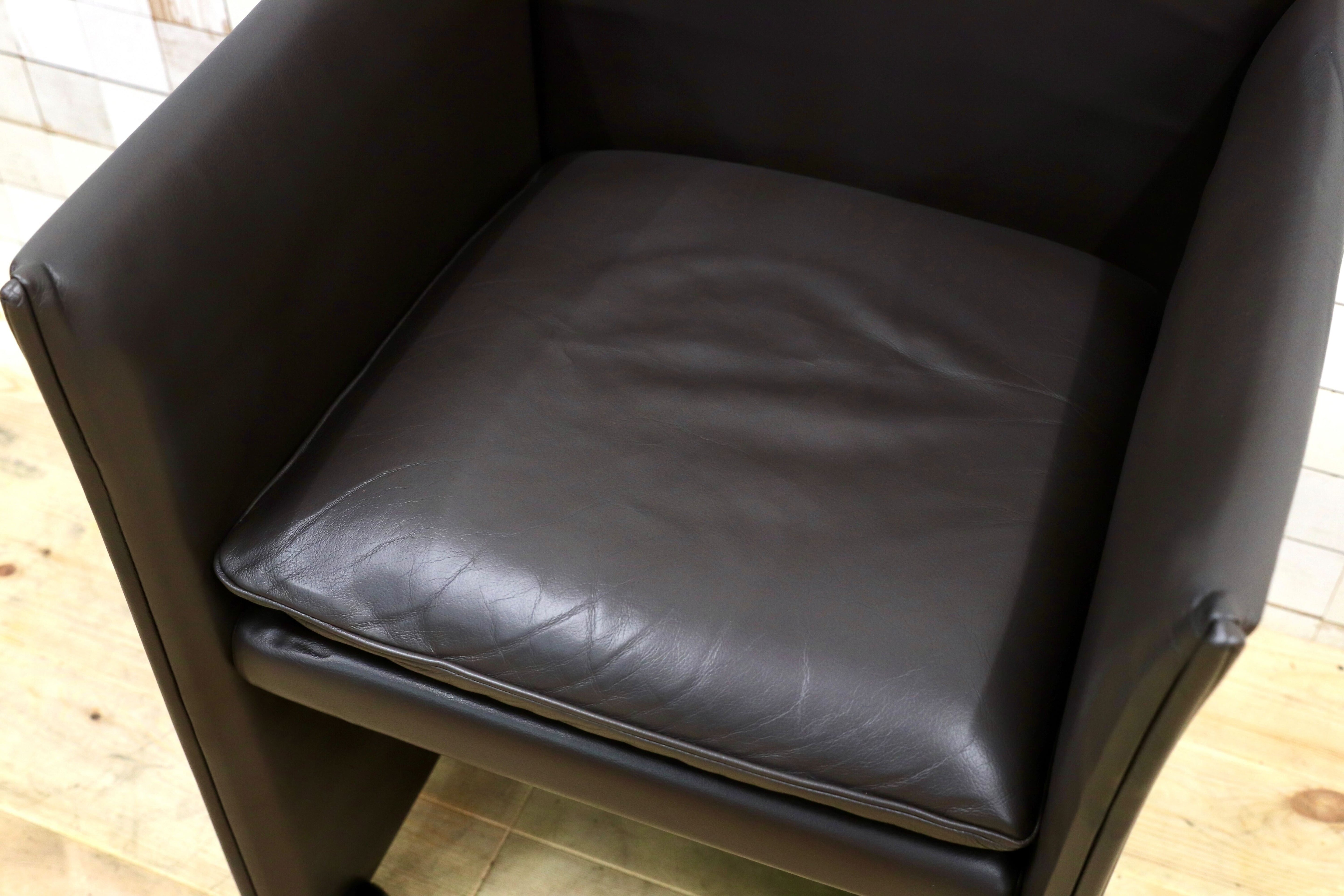 GMHK778C○Cassina / カッシーナ BREAK ブレーク 本革 レザー アームチェア 椅子 キャスター付き マリオ・ベリーニ イタリアモダン 約56万