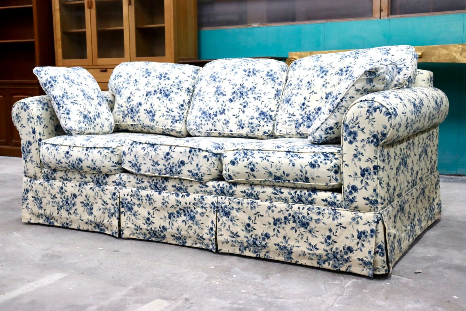 GMHK796○BAUHAUS / バウハウス ローラアシュレイ取扱い 3人掛けソファ トリプルソファ ファブリック エレガント 高級家具 長椅子