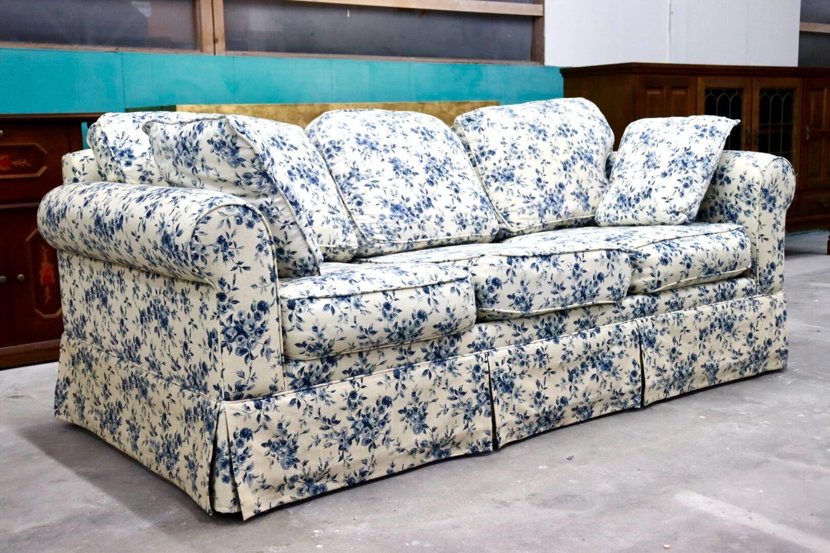 GMHK796○BAUHAUS / バウハウス ローラアシュレイ取扱い 3人掛けソファ トリプルソファ ファブリック エレガント 高級家具 長椅子