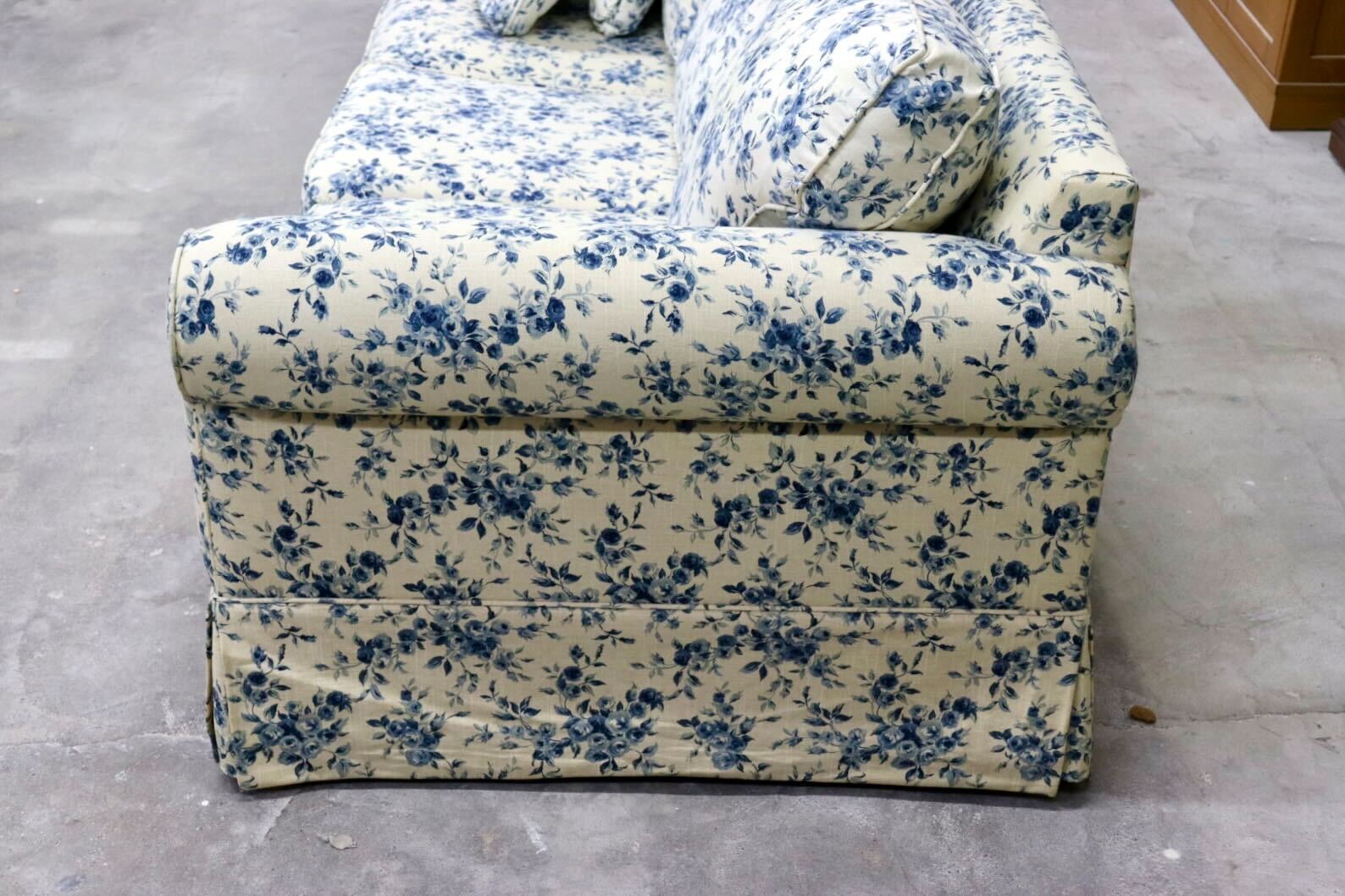 GMHK796○BAUHAUS / バウハウス ローラアシュレイ取扱い 3人掛けソファ トリプルソファ ファブリック エレガント 高級家具 長椅子