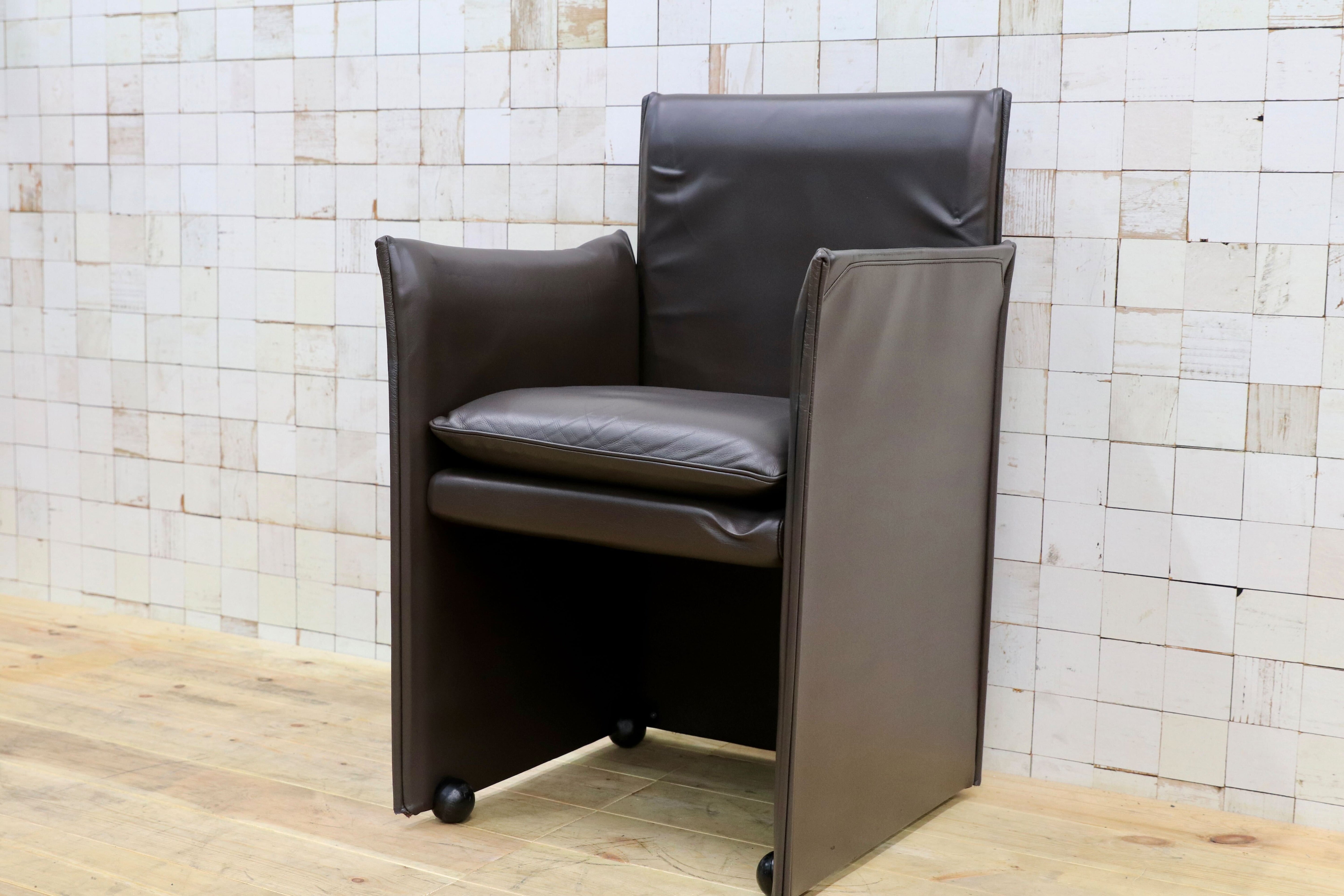 GMHK778D○Cassina / カッシーナ BREAK ブレーク 本革 レザー アームチェア 椅子 キャスター付き マリオ・ベリーニ イタリアモダン 約56万