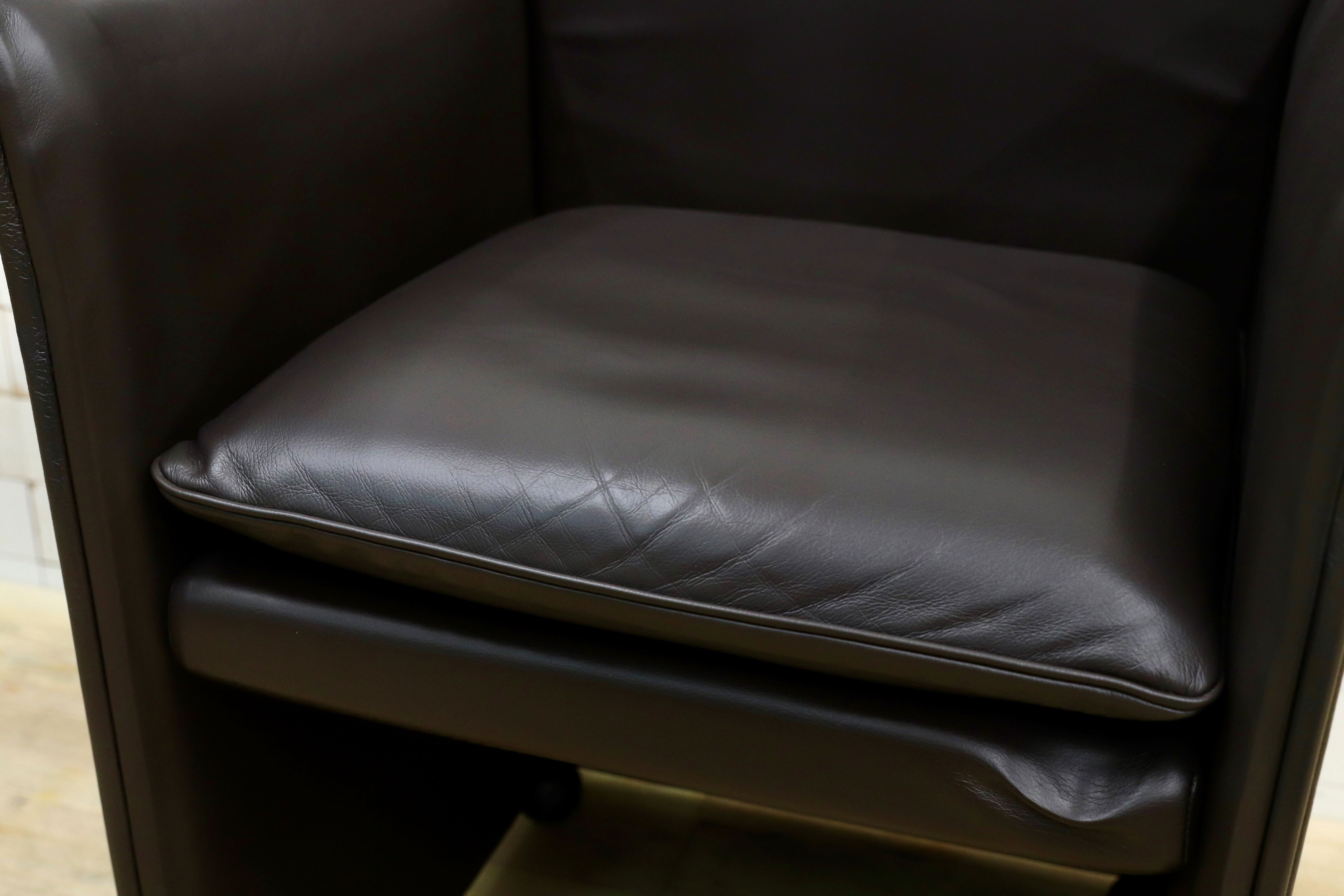 GMHK778D○Cassina / カッシーナ BREAK ブレーク 本革 レザー アームチェア 椅子 キャスター付き マリオ・ベリーニ イタリアモダン 約56万