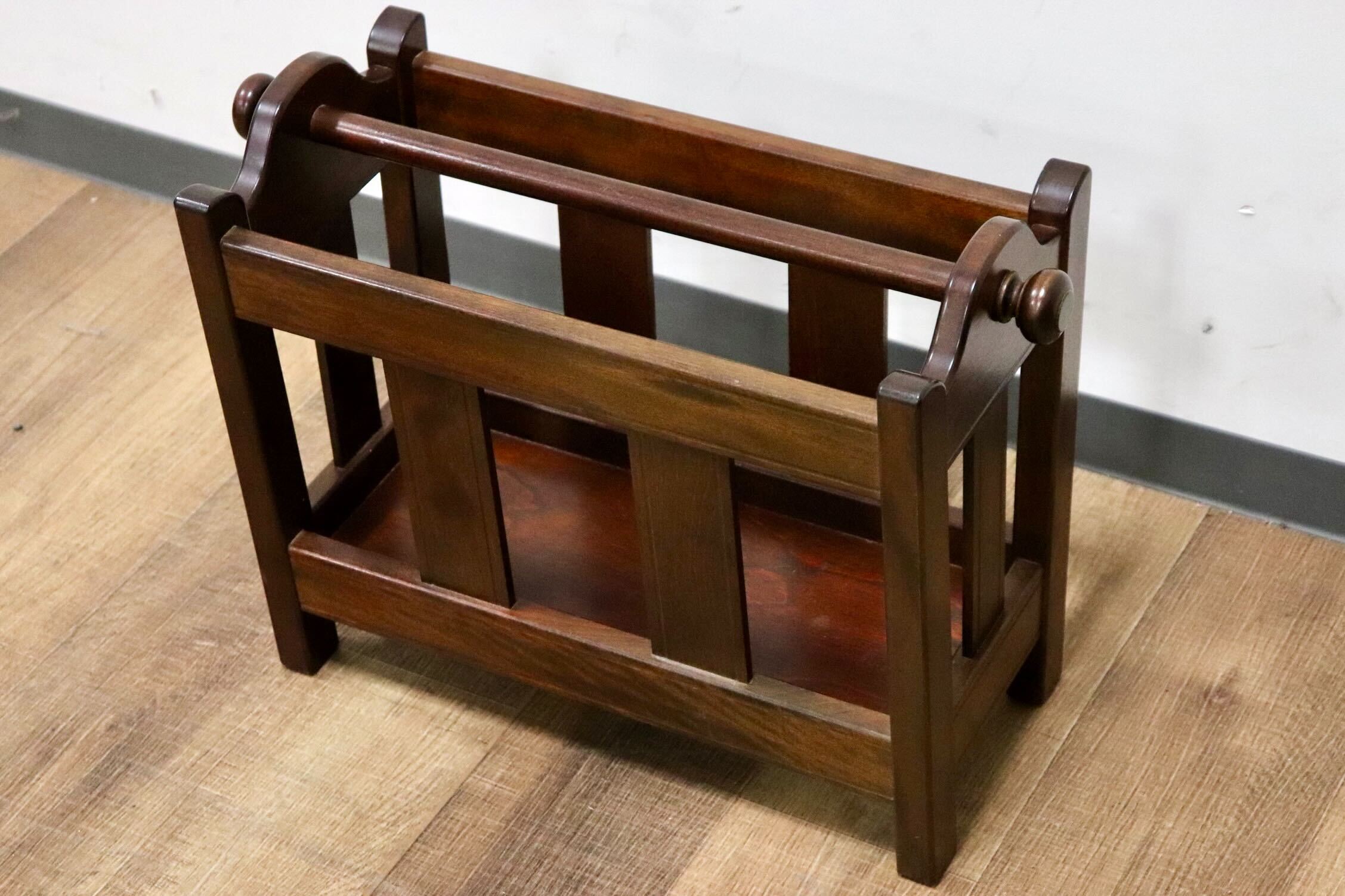 GMGH297○松本民芸家具 C型 マガジンラック 雑誌立て ミズメザクラ 無垢材 民芸家具 伝統工芸 和家具 レトロ 和モダン アンティーク 美品