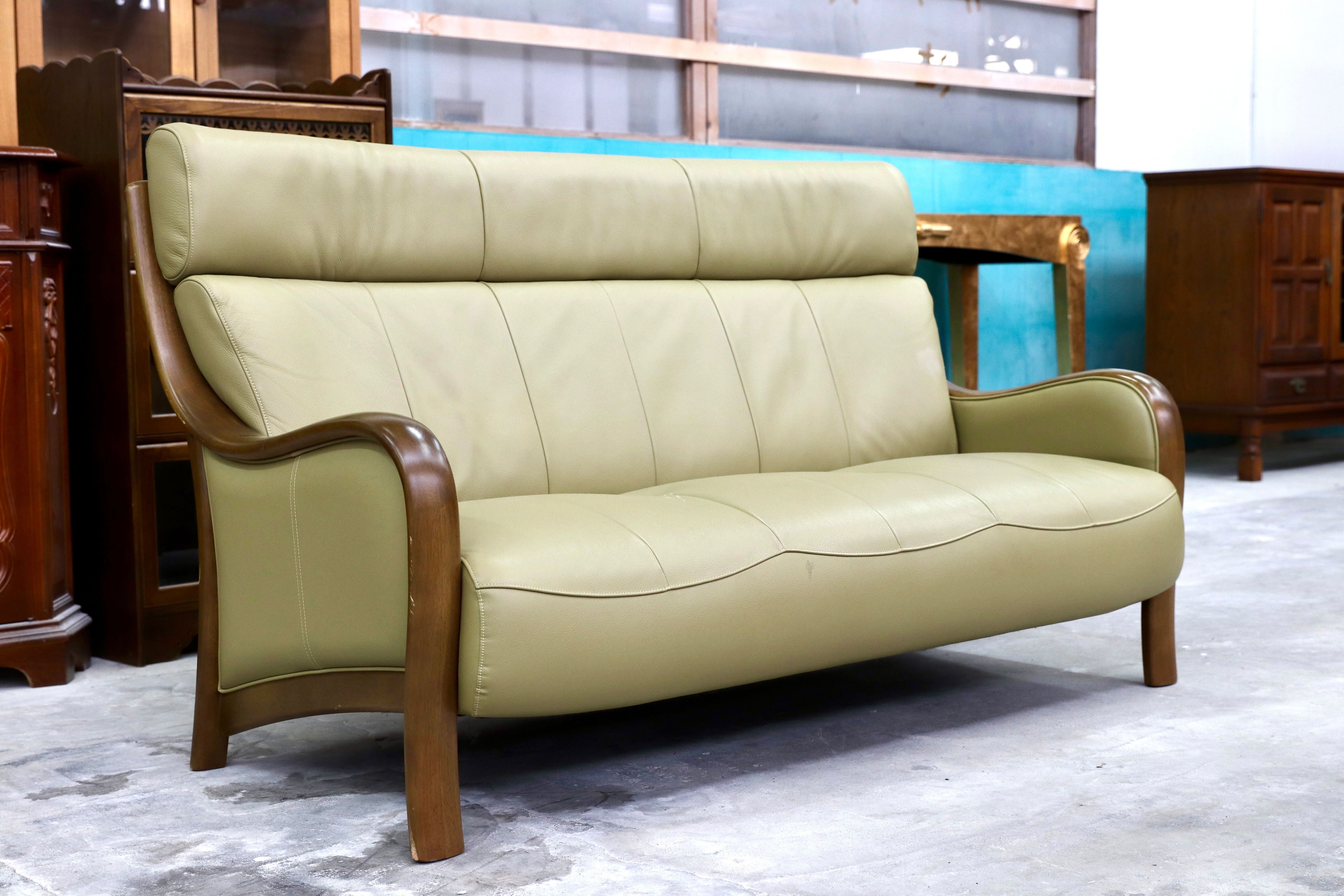 GMHK755C○karimoku / カリモク Direttore ディレトーレ 3人掛けソファ トリプルソファ 長椅子 本革 オリーブ色 国産家具