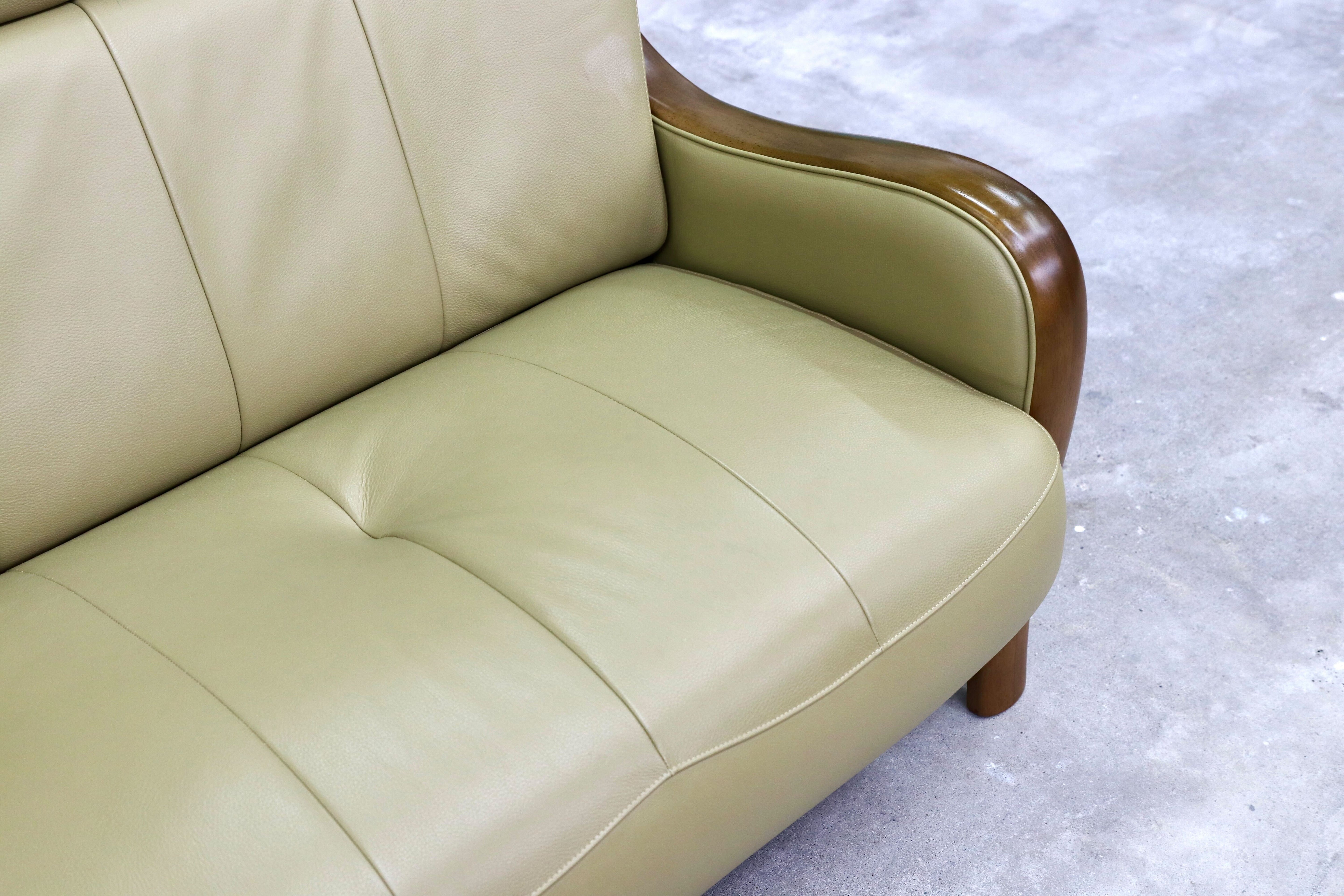 GMHK755C○karimoku / カリモク Direttore ディレトーレ 3人掛けソファ トリプルソファ 長椅子 本革 オリーブ色 国産家具