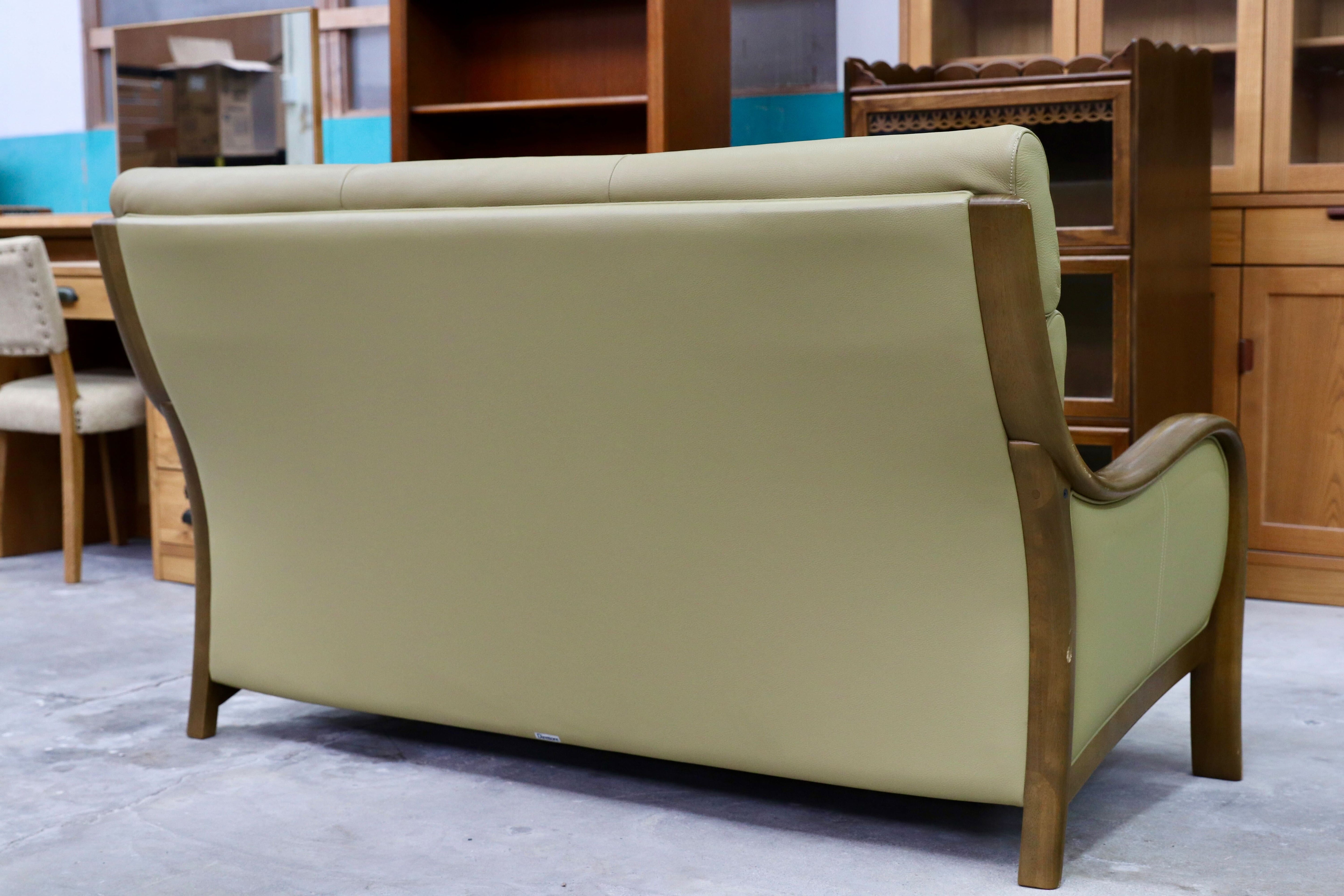 GMHK755C○karimoku / カリモク Direttore ディレトーレ 3人掛けソファ トリプルソファ 長椅子 本革 オリーブ色 国産家具