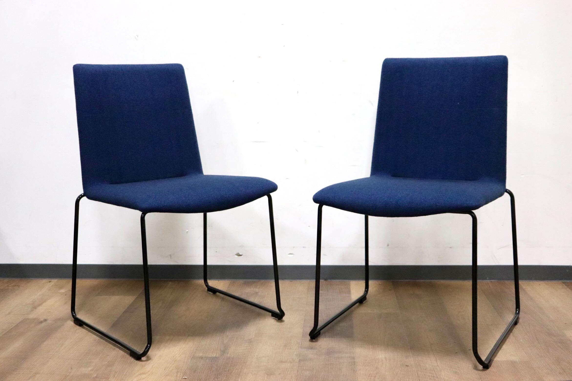 GMHH253A○AD CORE / エーディコア MD-202 ダイニングチェア スタッキング ファブリック ネイビー スチールレッグ 約11万 展示品