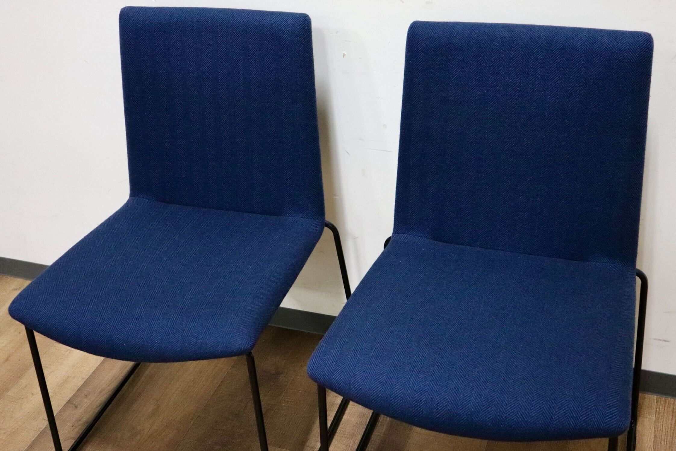 GMHH253A○AD CORE / エーディコア MD-202 ダイニングチェア スタッキング ファブリック ネイビー スチールレッグ 約11万 展示品