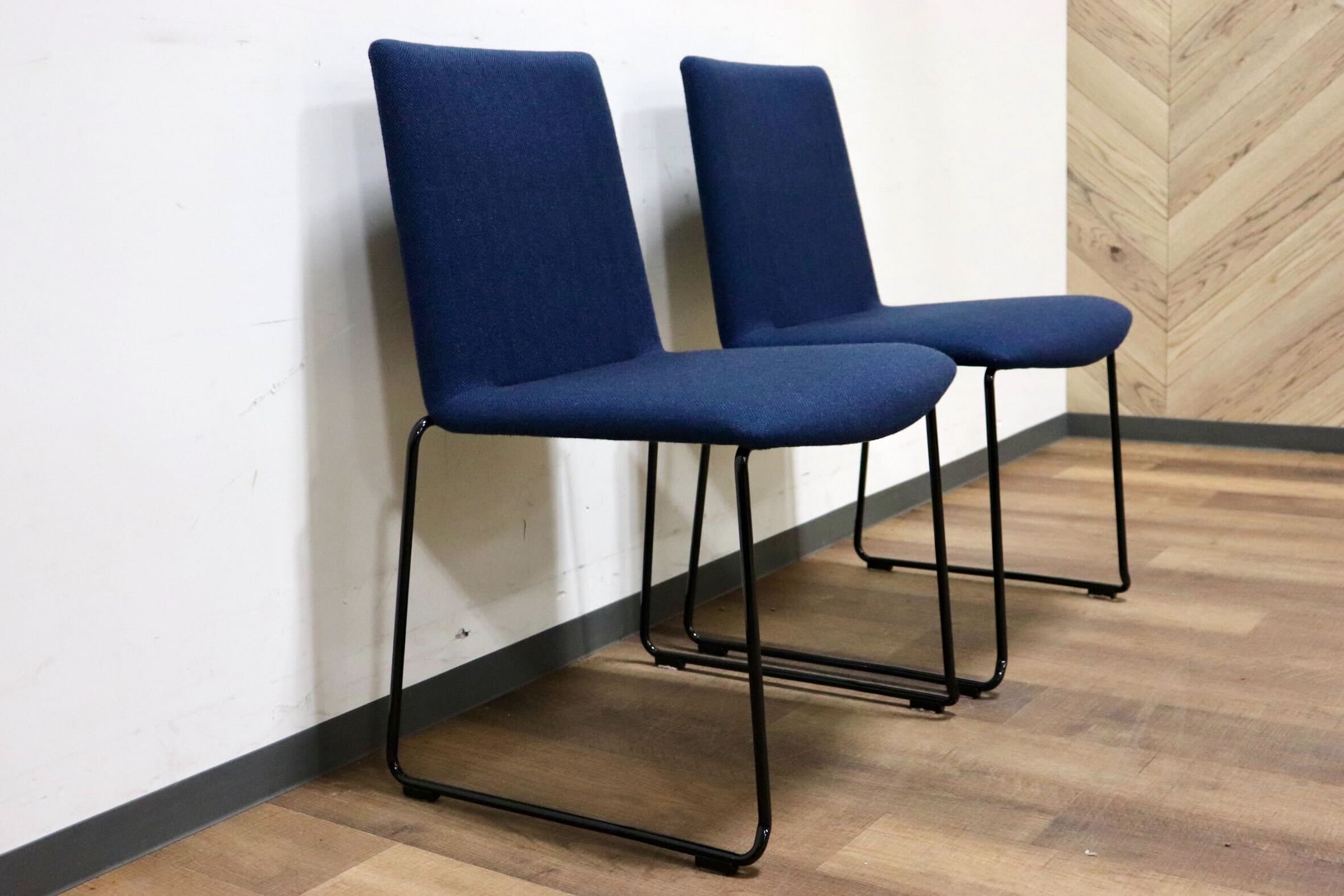 GMHH253A○AD CORE / エーディコア MD-202 ダイニングチェア スタッキング ファブリック ネイビー スチールレッグ 約11万 展示品