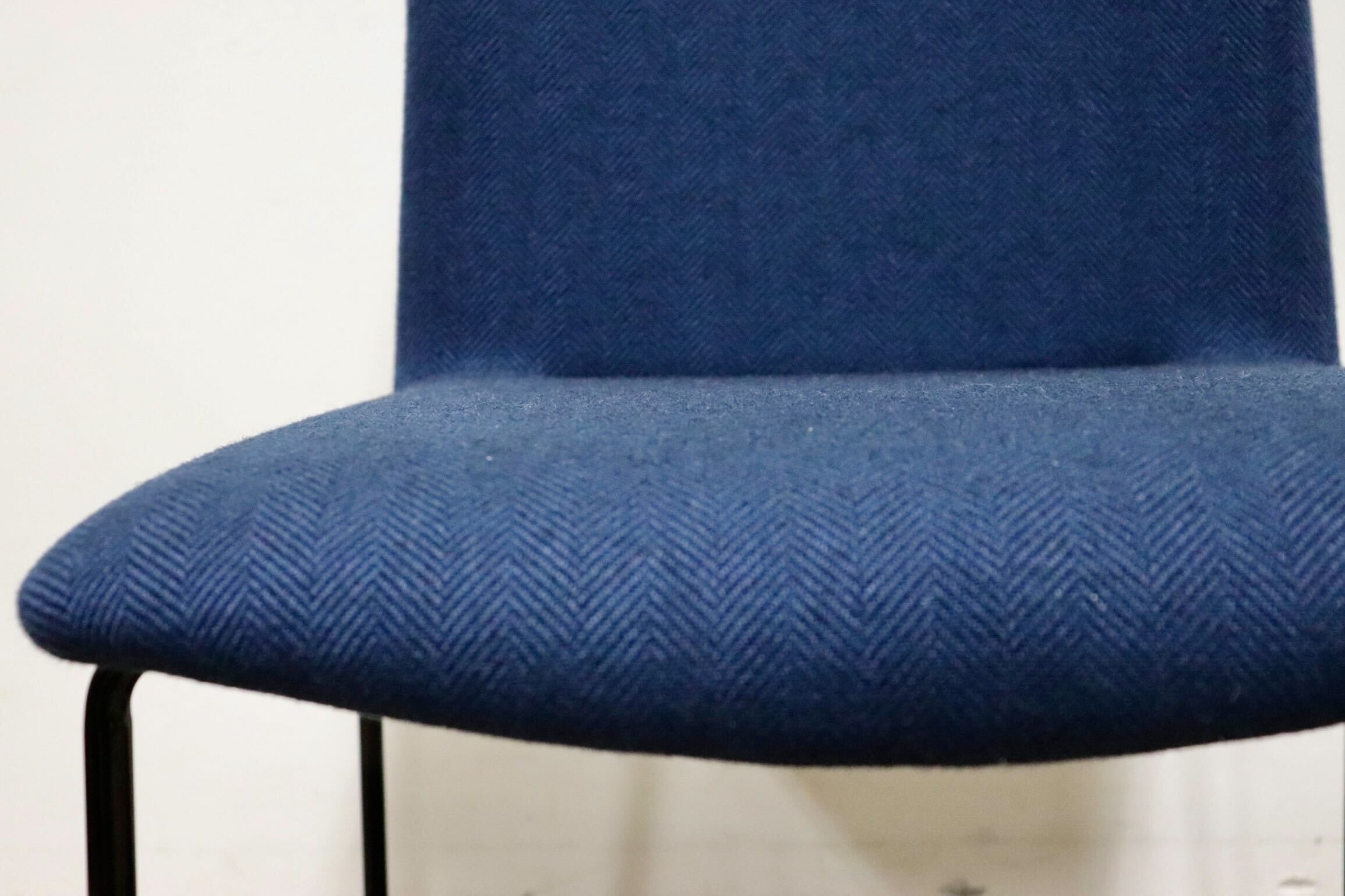 GMHH253A○AD CORE / エーディコア MD-202 ダイニングチェア スタッキング ファブリック ネイビー スチールレッグ 約11万 展示品