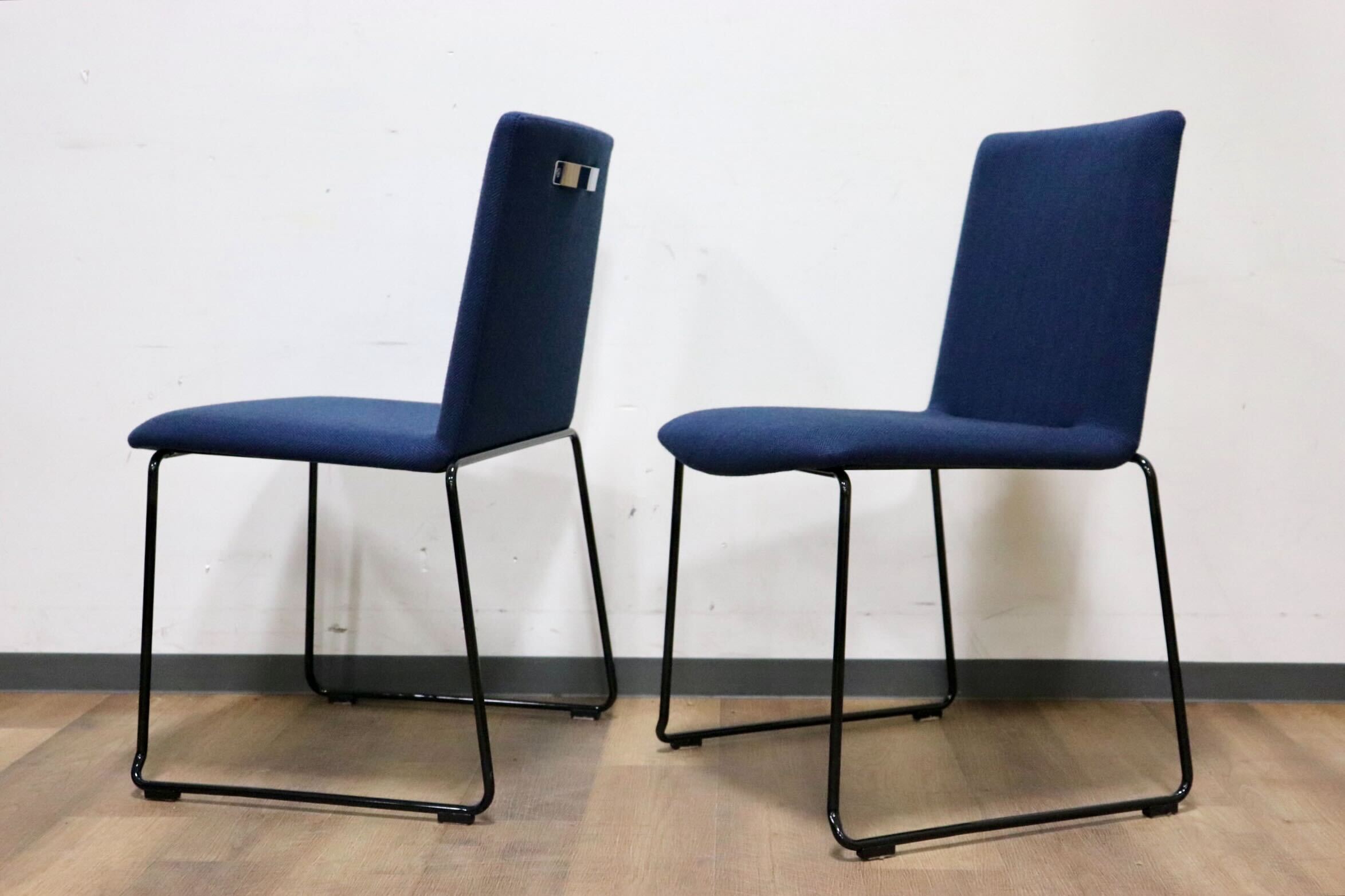 GMHH253B○AD CORE / エーディコア MD-202 ダイニングチェア スタッキング ファブリック ネイビー スチールレッグ 約11万 展示品