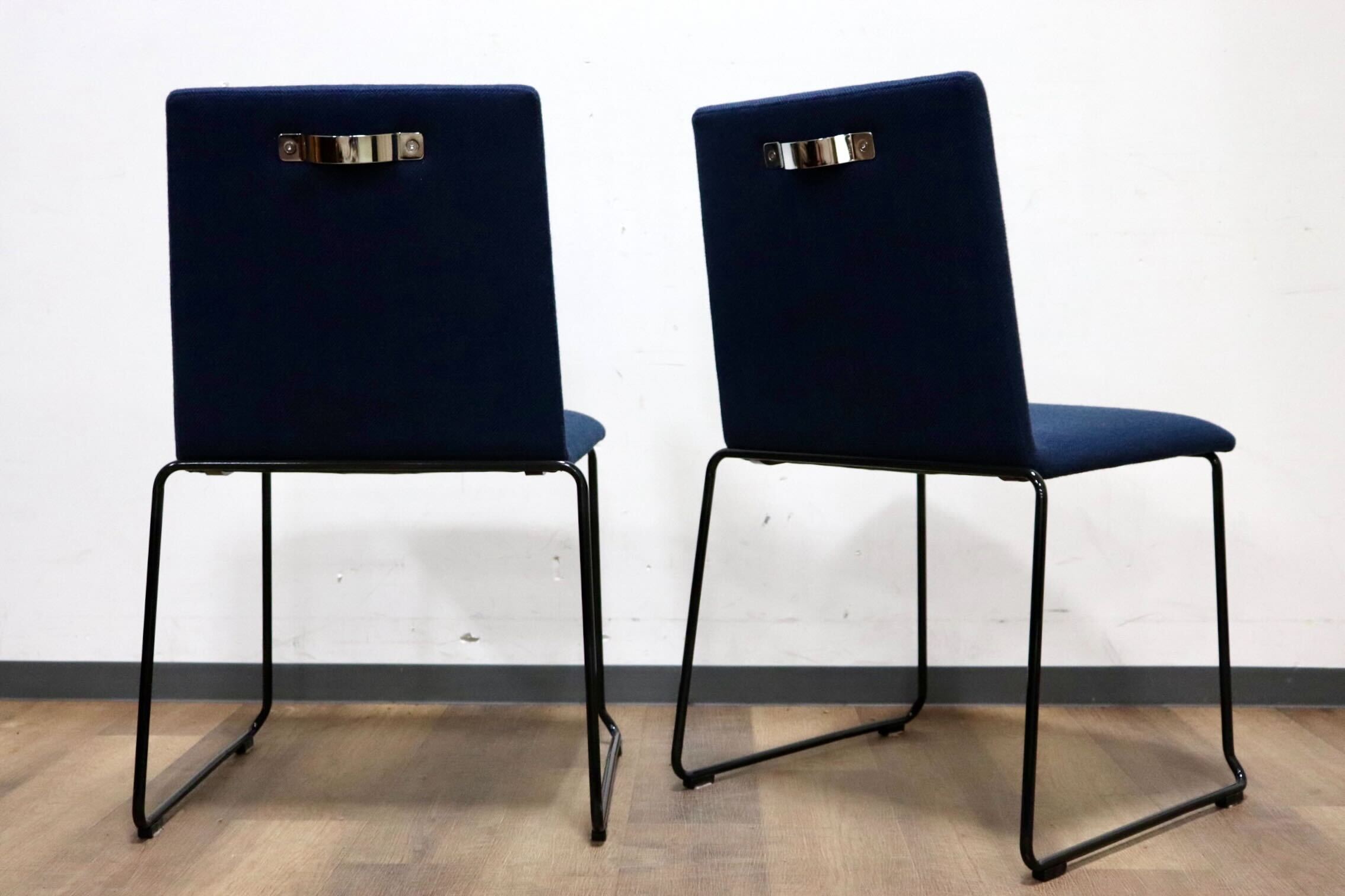 GMHH253B○AD CORE / エーディコア MD-202 ダイニングチェア スタッキング ファブリック ネイビー スチールレッグ 約11万 展示品