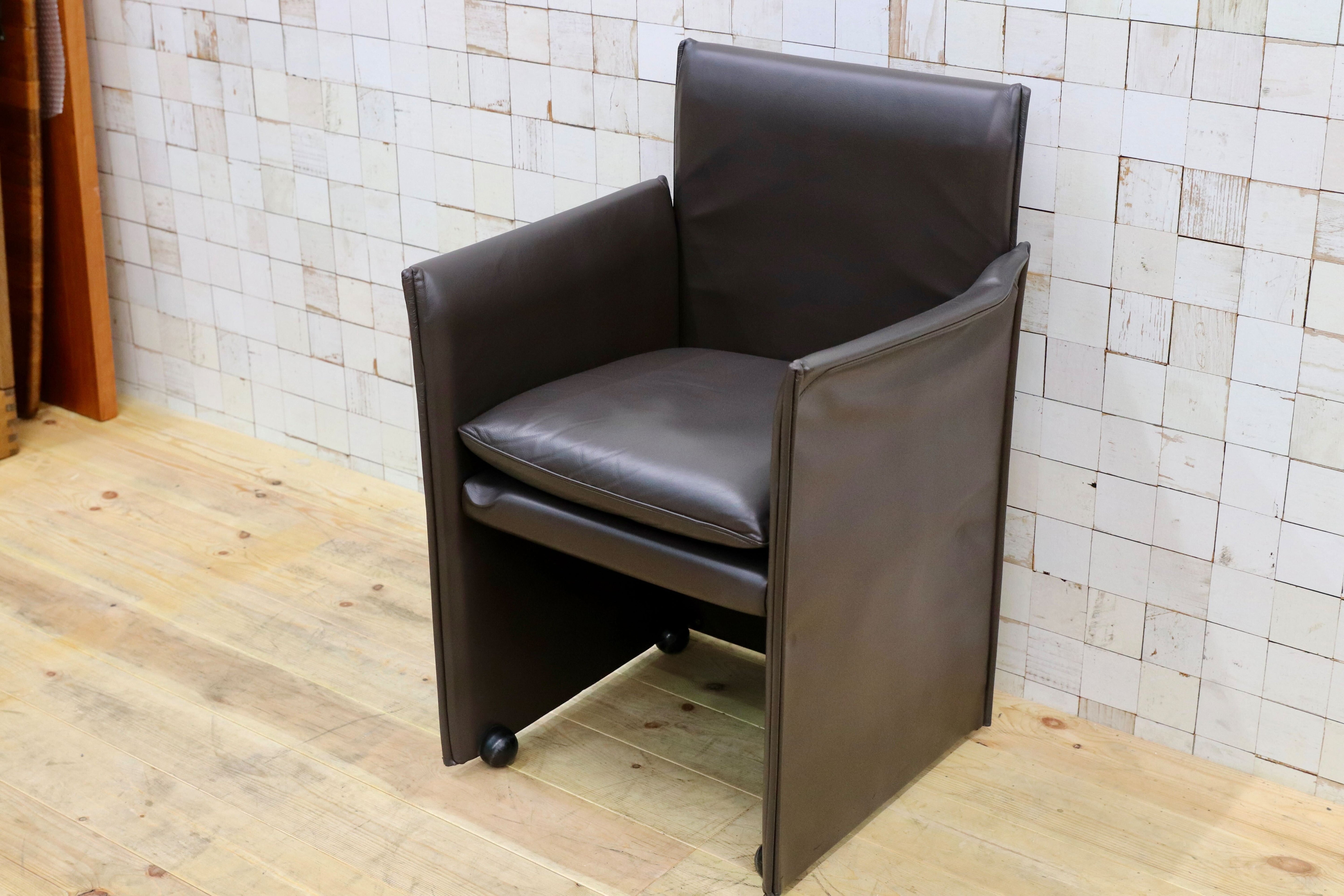 GMHK778E○Cassina / カッシーナ BREAK ブレーク 本革 レザー アームチェア 椅子 キャスター付き マリオ・ベリーニ イタリアモダン 約56万