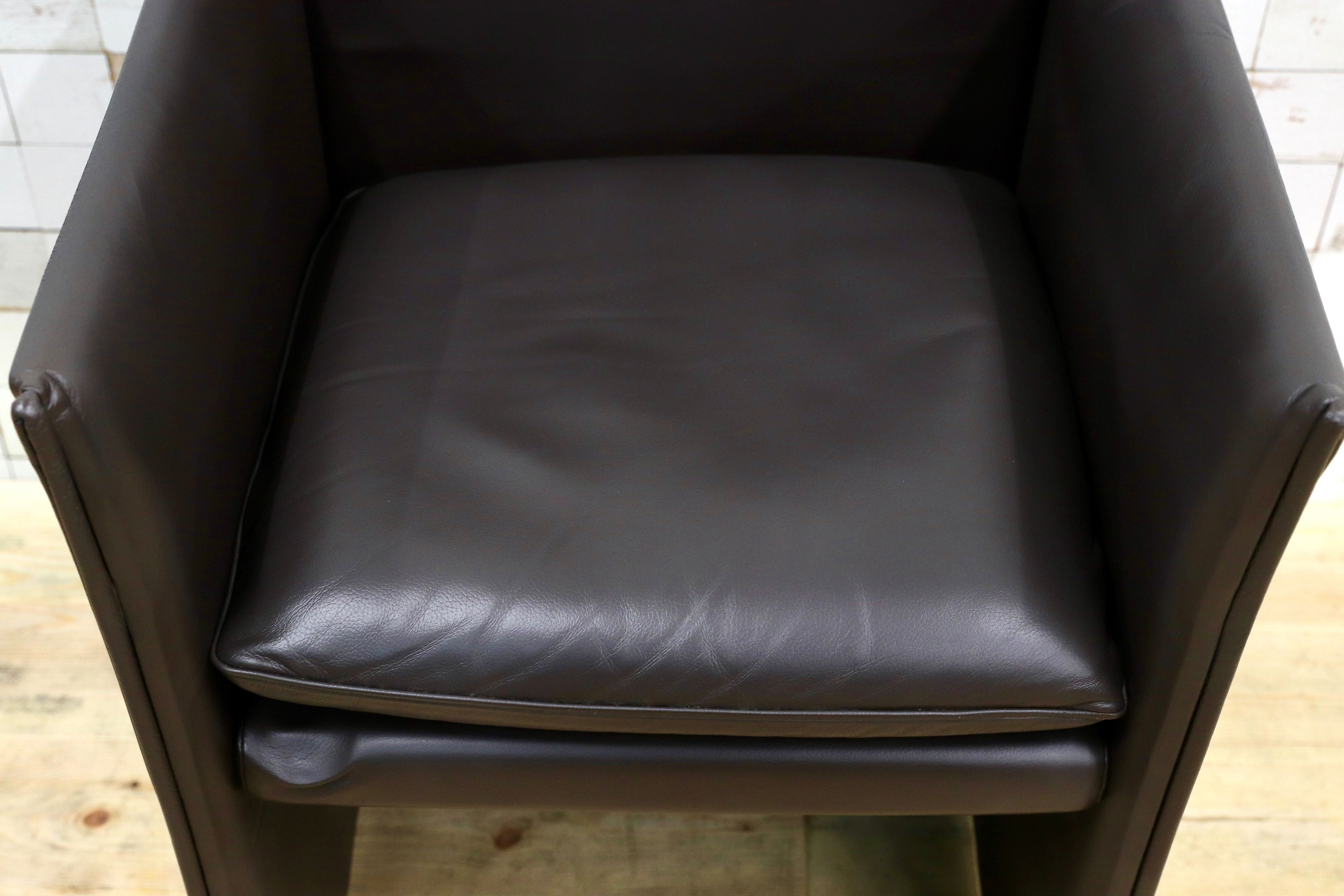 GMHK778E○Cassina / カッシーナ BREAK ブレーク 本革 レザー アームチェア 椅子 キャスター付き マリオ・ベリーニ イタリアモダン 約56万