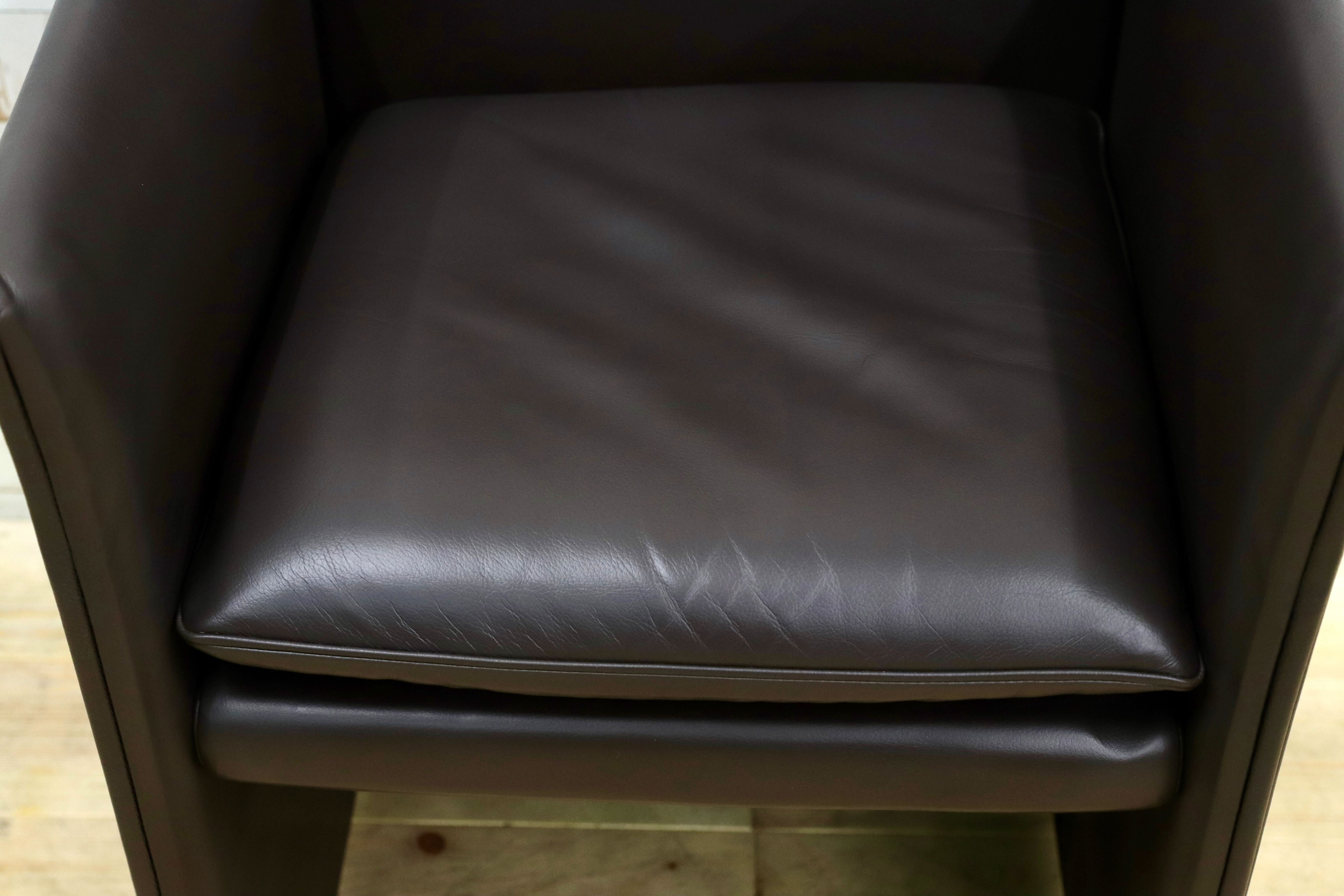 GMHK778F○Cassina / カッシーナ BREAK ブレーク 本革 レザー アームチェア 椅子 キャスター付き マリオ・ベリーニ イタリアモダン 約56万