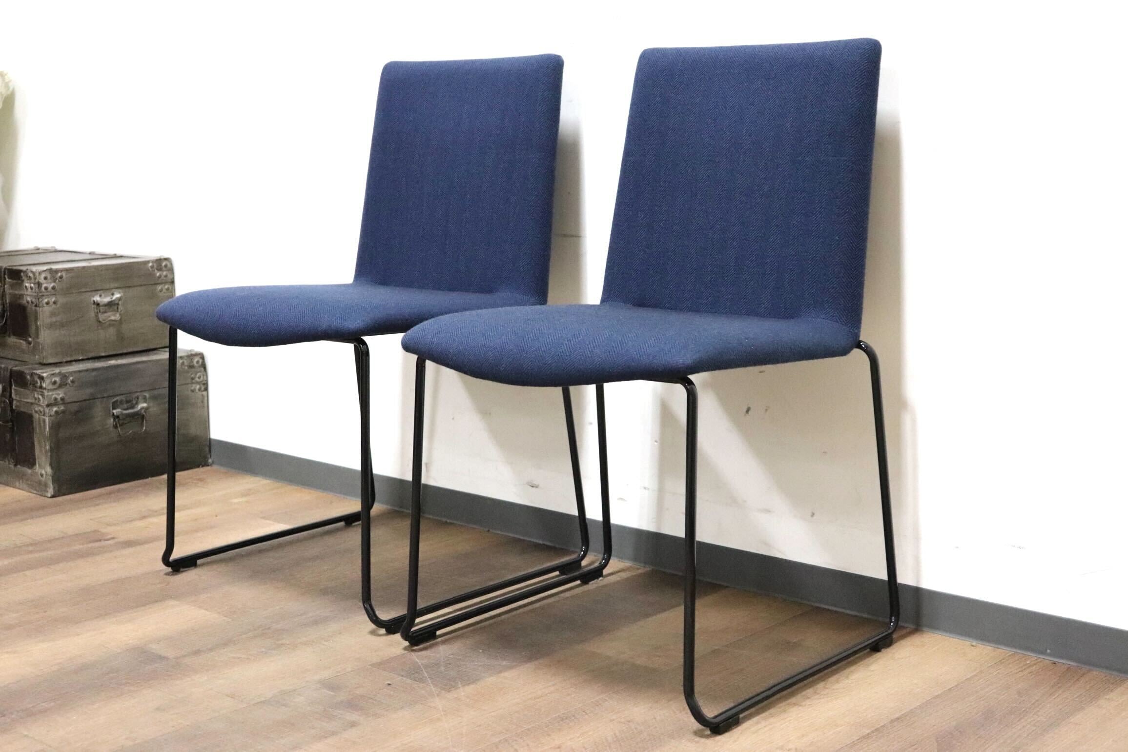 GMHH253C○AD CORE / エーディコア MD-202 ダイニングチェア スタッキング ファブリック ネイビー スチールレッグ 約11万 展示品