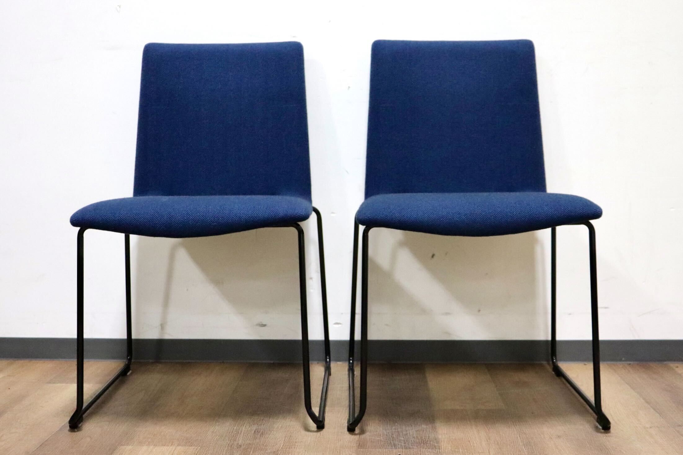 GMHH253C○AD CORE / エーディコア MD-202 ダイニングチェア スタッキング ファブリック ネイビー スチールレッグ 約11万 展示品