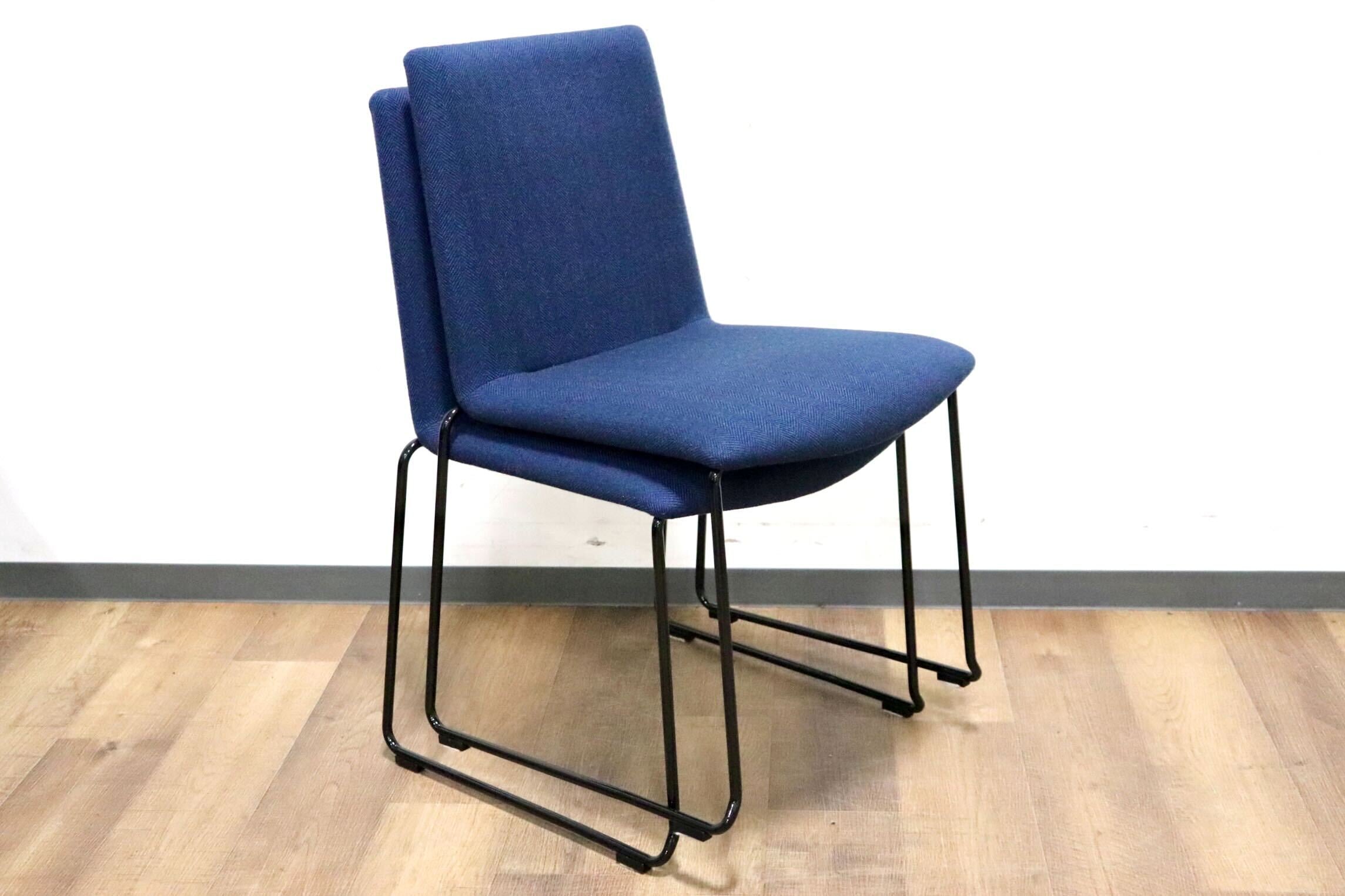 GMHH253C○AD CORE / エーディコア MD-202 ダイニングチェア スタッキング ファブリック ネイビー スチールレッグ 約11万 展示品