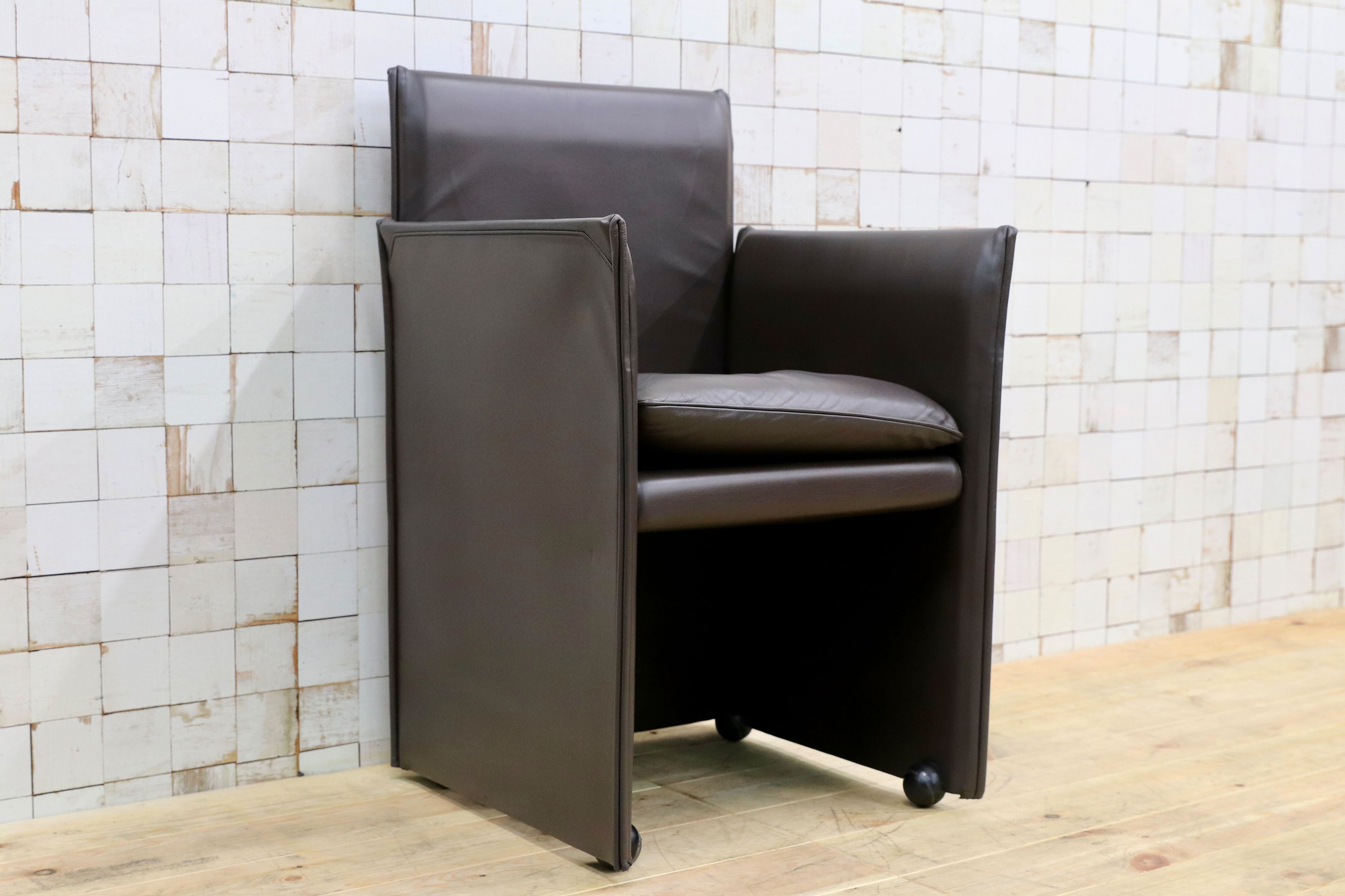 GMHK778G○Cassina / カッシーナ BREAK ブレーク 本革 レザー アームチェア 椅子 キャスター付き マリオ・ベリーニ イタリアモダン 約56万