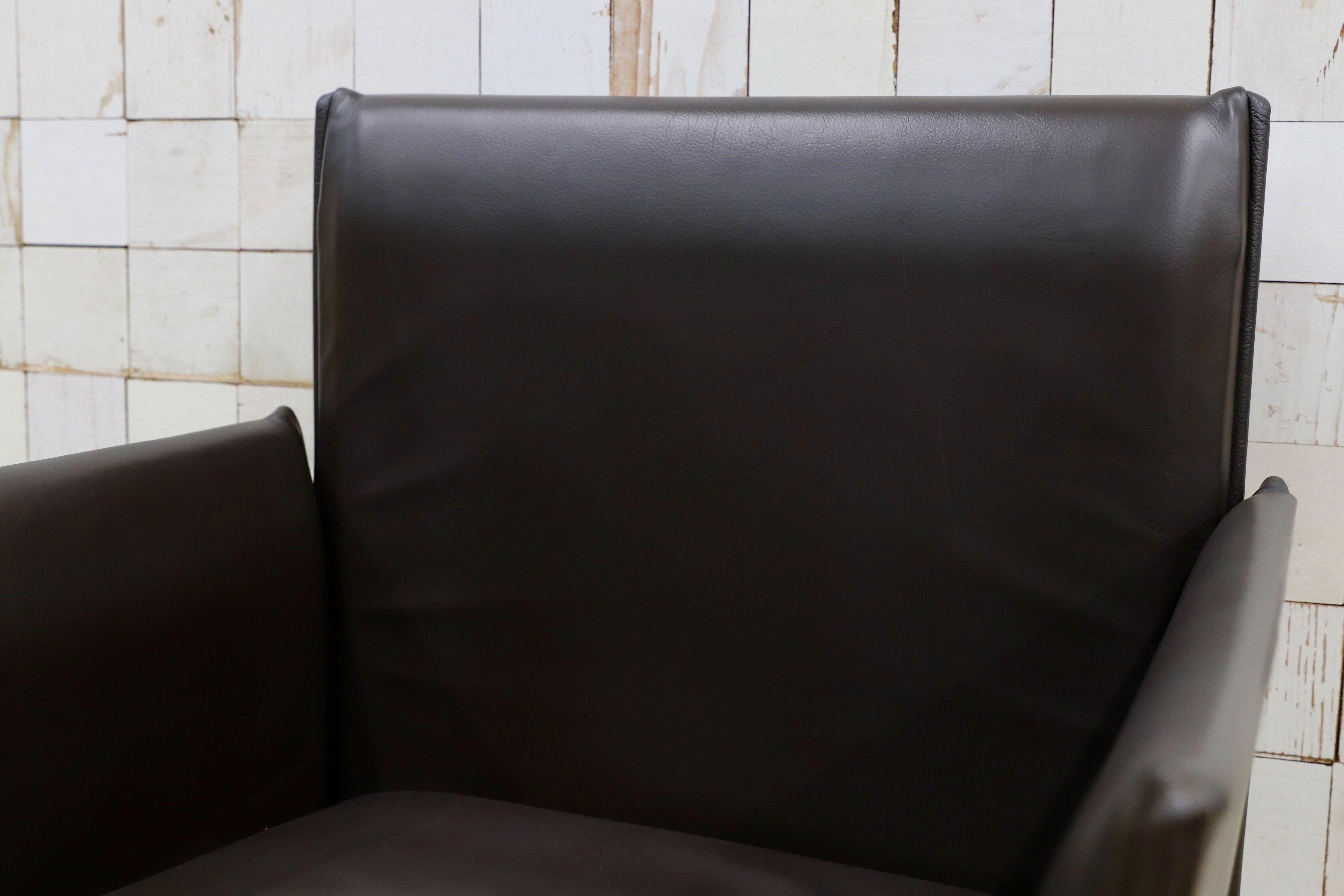 GMHK778G○Cassina / カッシーナ BREAK ブレーク 本革 レザー アームチェア 椅子 キャスター付き マリオ・ベリーニ イタリアモダン 約56万