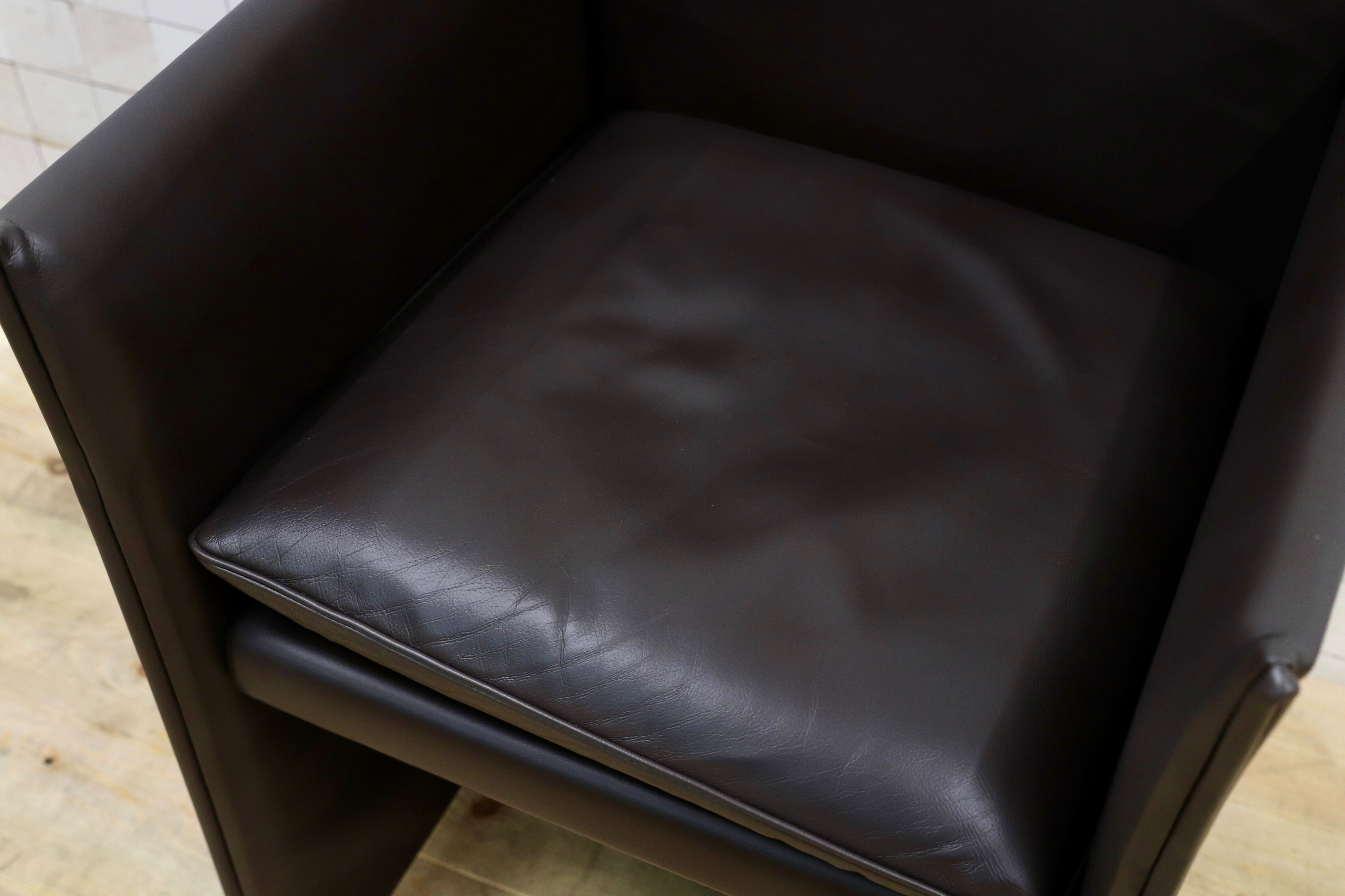 GMHK778G○Cassina / カッシーナ BREAK ブレーク 本革 レザー アームチェア 椅子 キャスター付き マリオ・ベリーニ イタリアモダン 約56万