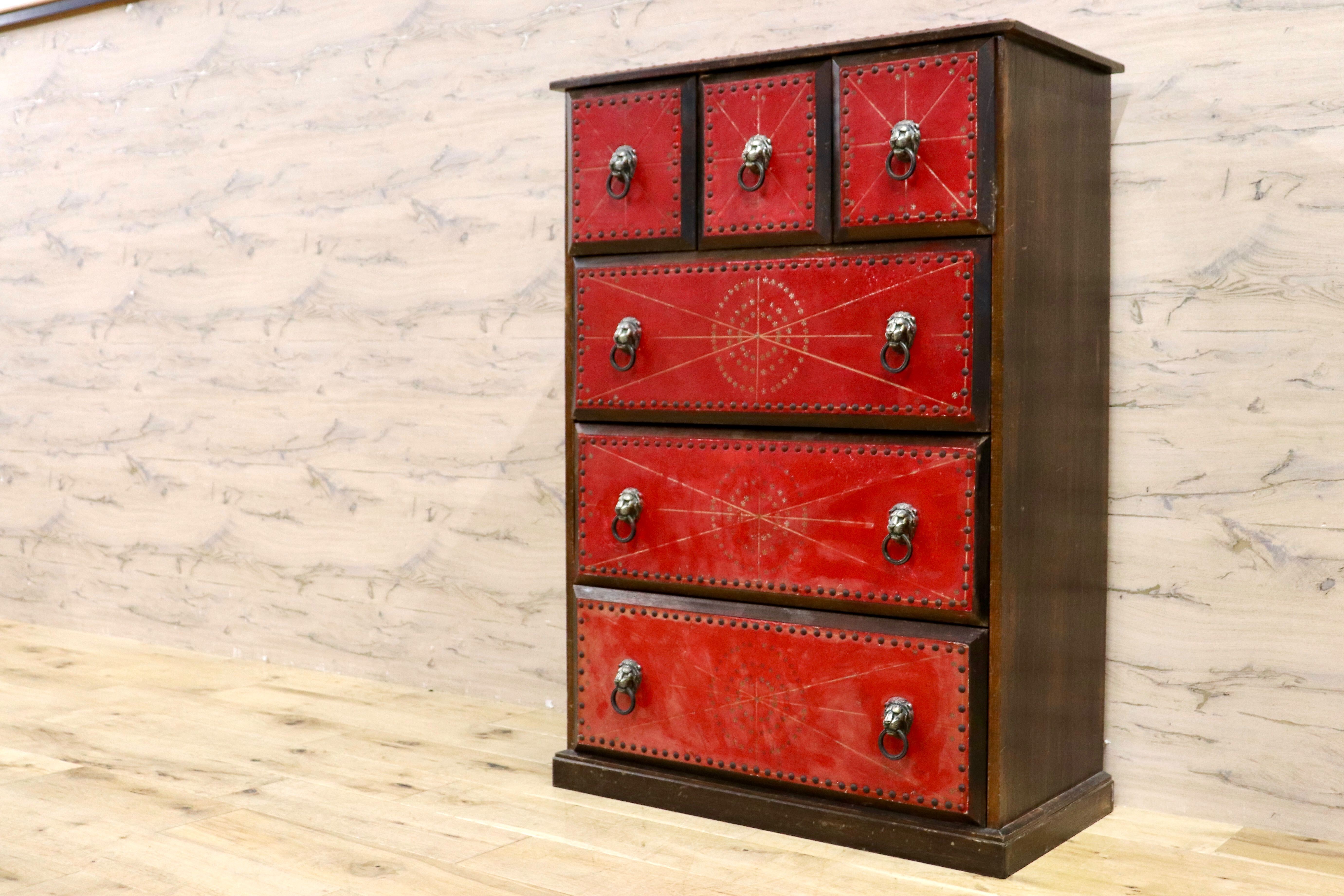 GMHK874○木製チェスト 引き出し 箪笥 収納家具 鋲打ち レザー ライオン 古道具 ヴィンテージ アンティーク