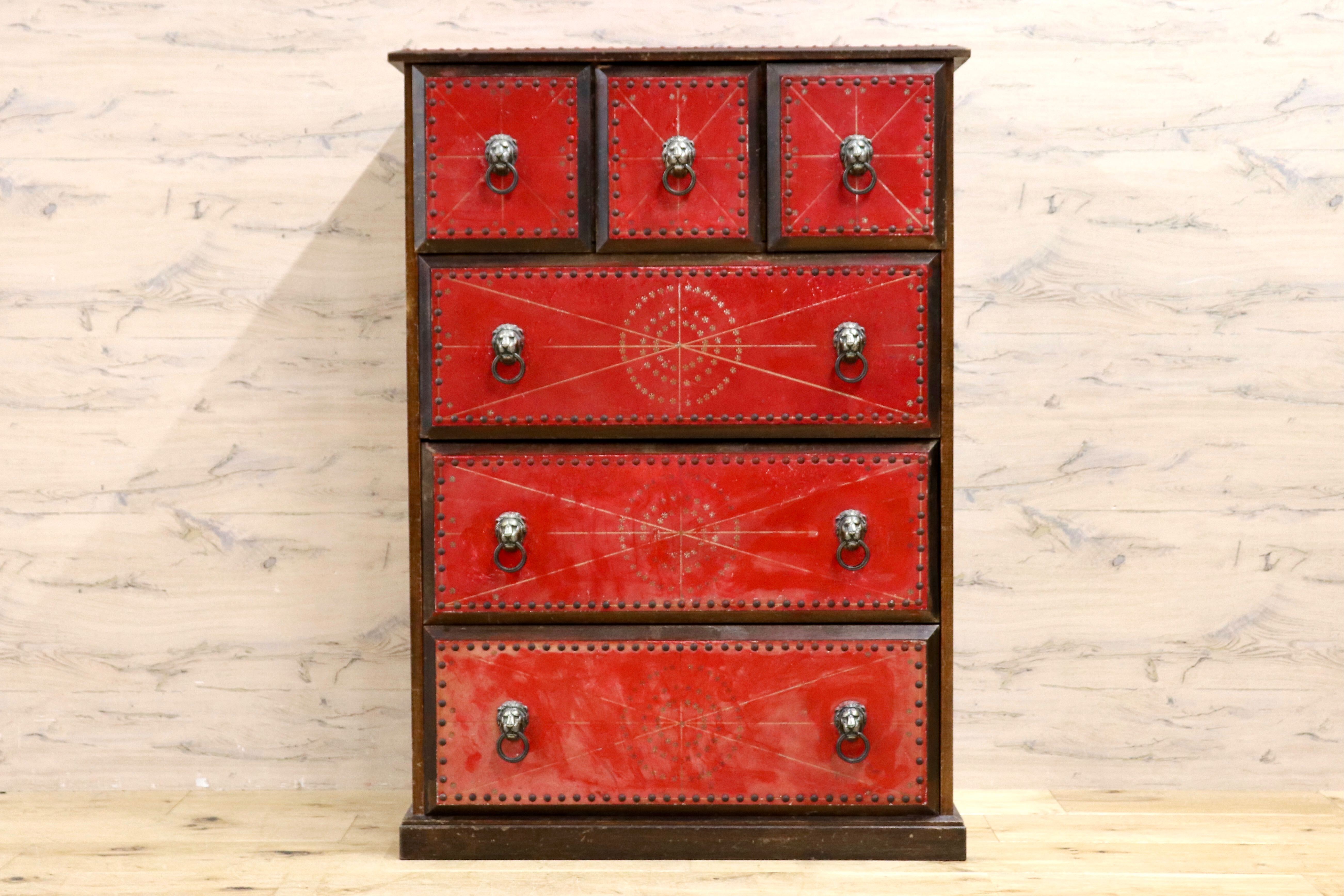 GMHK874○木製チェスト 引き出し 箪笥 収納家具 鋲打ち レザー ライオン 古道具 ヴィンテージ アンティーク