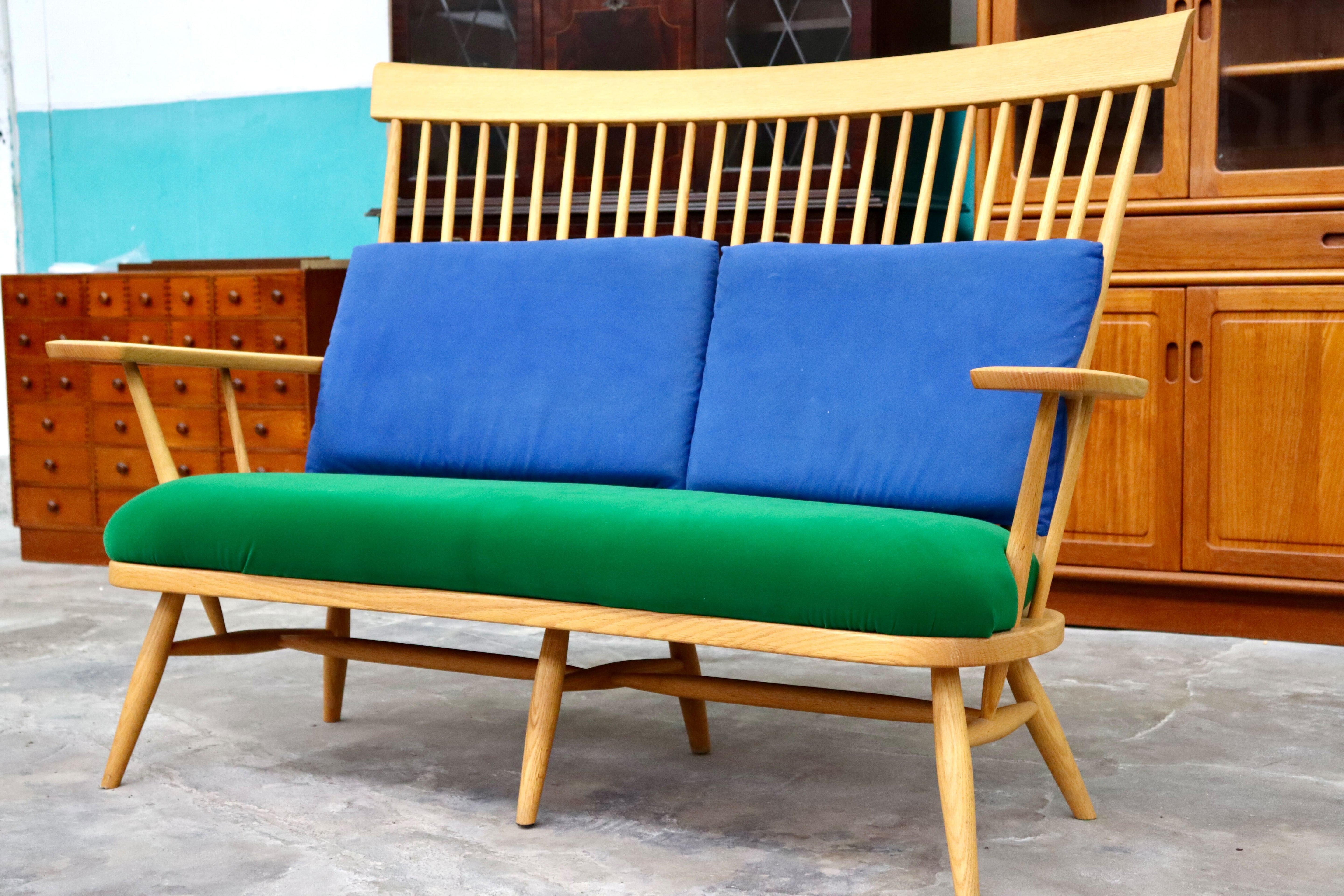 GMIK330○柏木工 / KASHIWA K-WINDSOR ケイ・ウィンザー 2人掛けソファ ラブソファ オーク材 飛騨家具 ファブリック 北欧スタイル