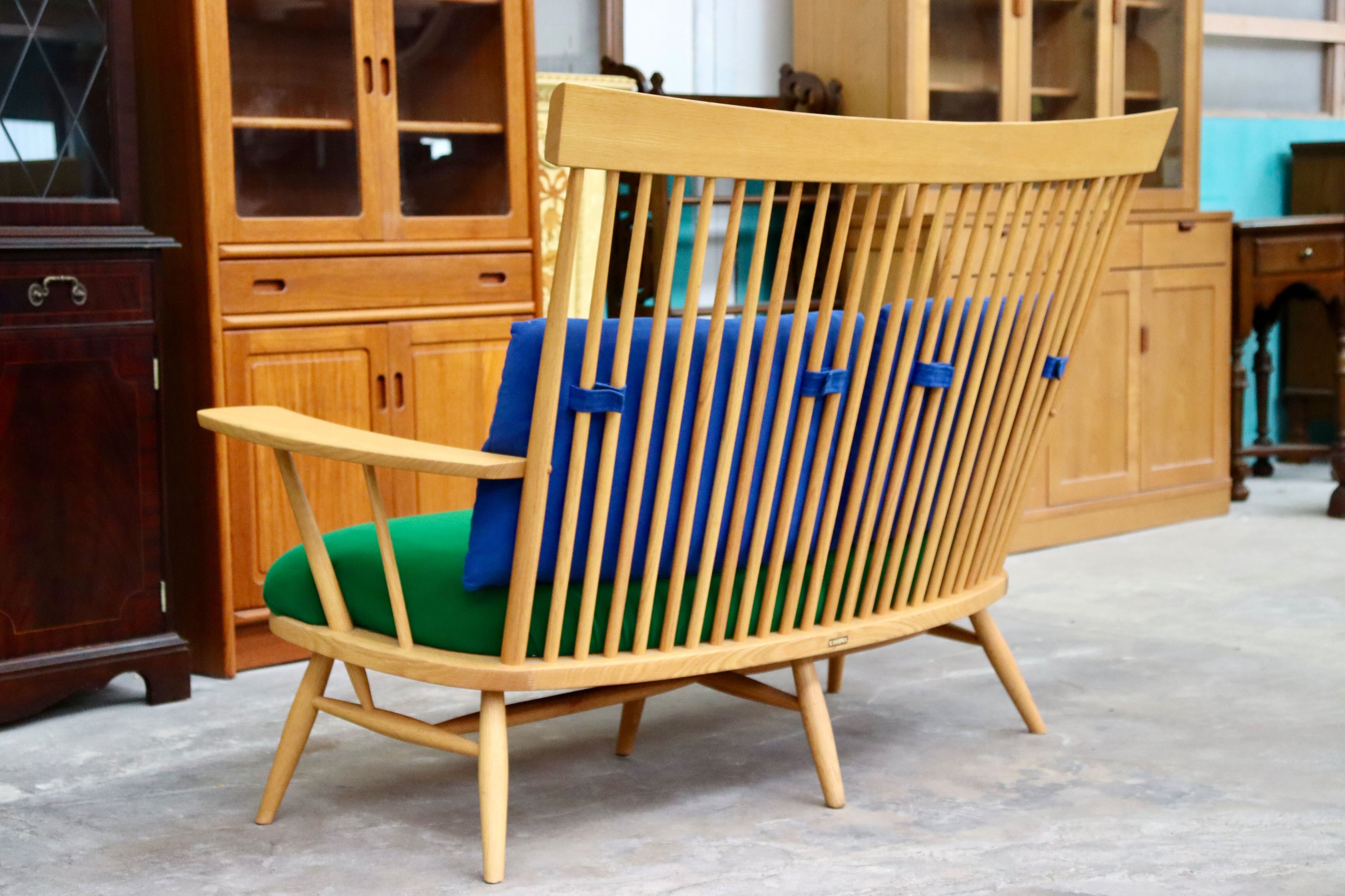 GMIK330○柏木工 / KASHIWA K-WINDSOR ケイ・ウィンザー 2人掛けソファ ラブソファ オーク材 飛騨家具 ファブリック 北欧スタイル