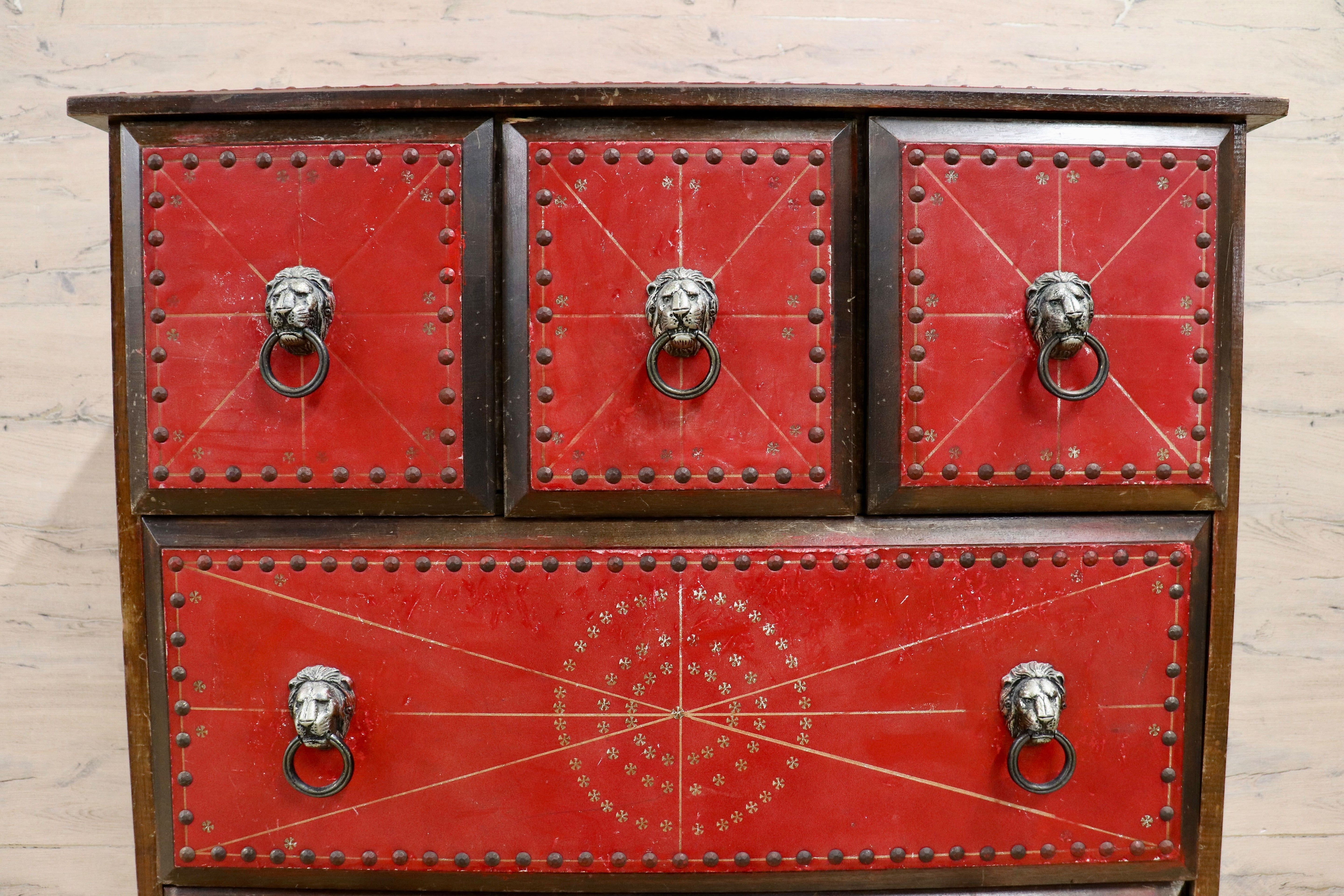 GMHK874○木製チェスト 引き出し 箪笥 収納家具 鋲打ち レザー ライオン 古道具 ヴィンテージ アンティーク