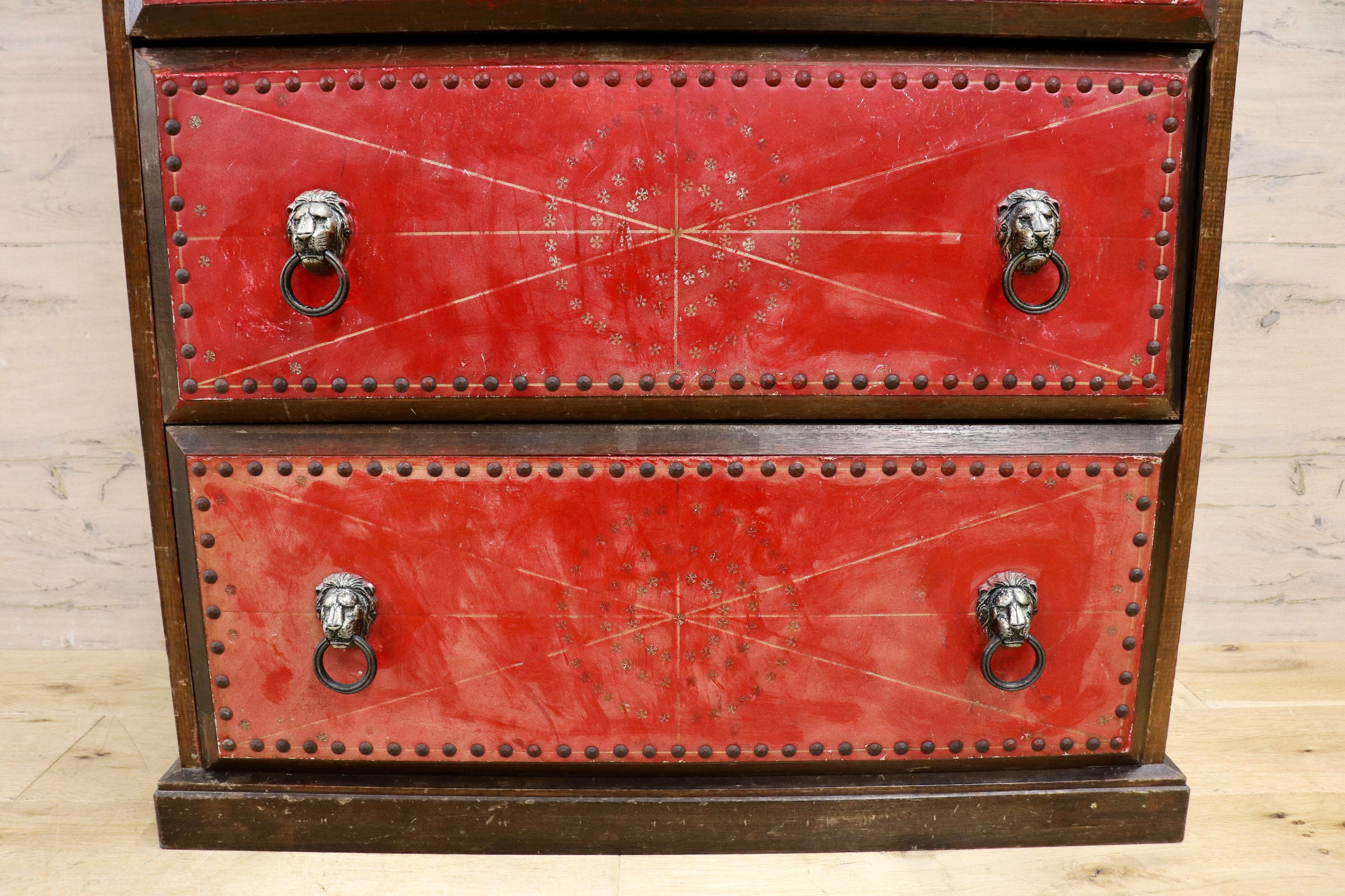 GMHK874○木製チェスト 引き出し 箪笥 収納家具 鋲打ち レザー ライオン 古道具 ヴィンテージ アンティーク