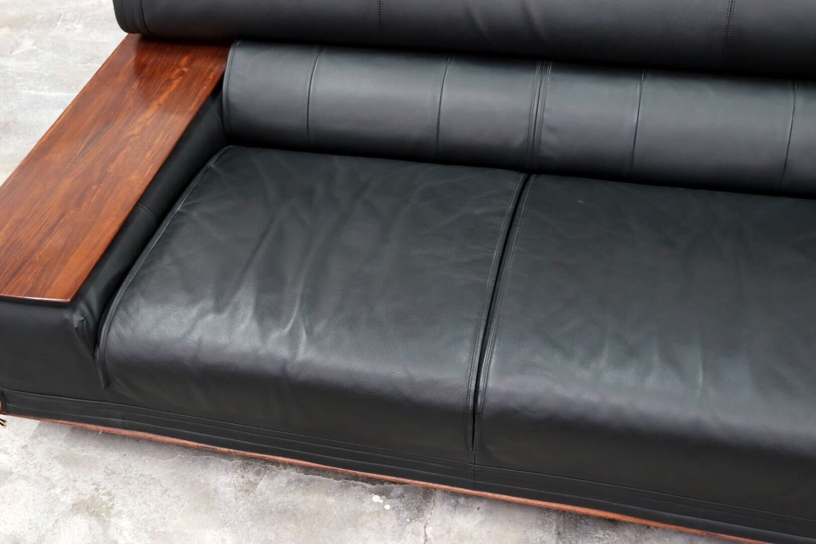 GMIK43○karimoku / カリモク vivente ビベンテ 3人掛けソファ トリプルソファ 本革 ブラック 花梨材 最高級 応接 定価約72万 美品