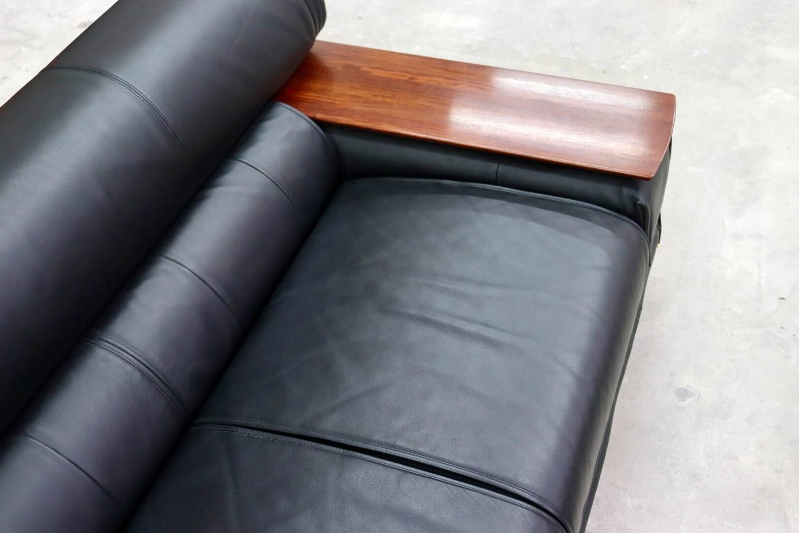 GMIK43○karimoku / カリモク vivente ビベンテ 3人掛けソファ トリプルソファ 本革 ブラック 花梨材 最高級 応接 定価約72万 美品