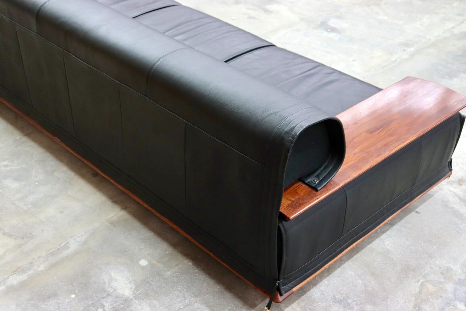 GMIK43○karimoku / カリモク vivente ビベンテ 3人掛けソファ トリプルソファ 本革 ブラック 花梨材 最高級 応接 定価約72万 美品