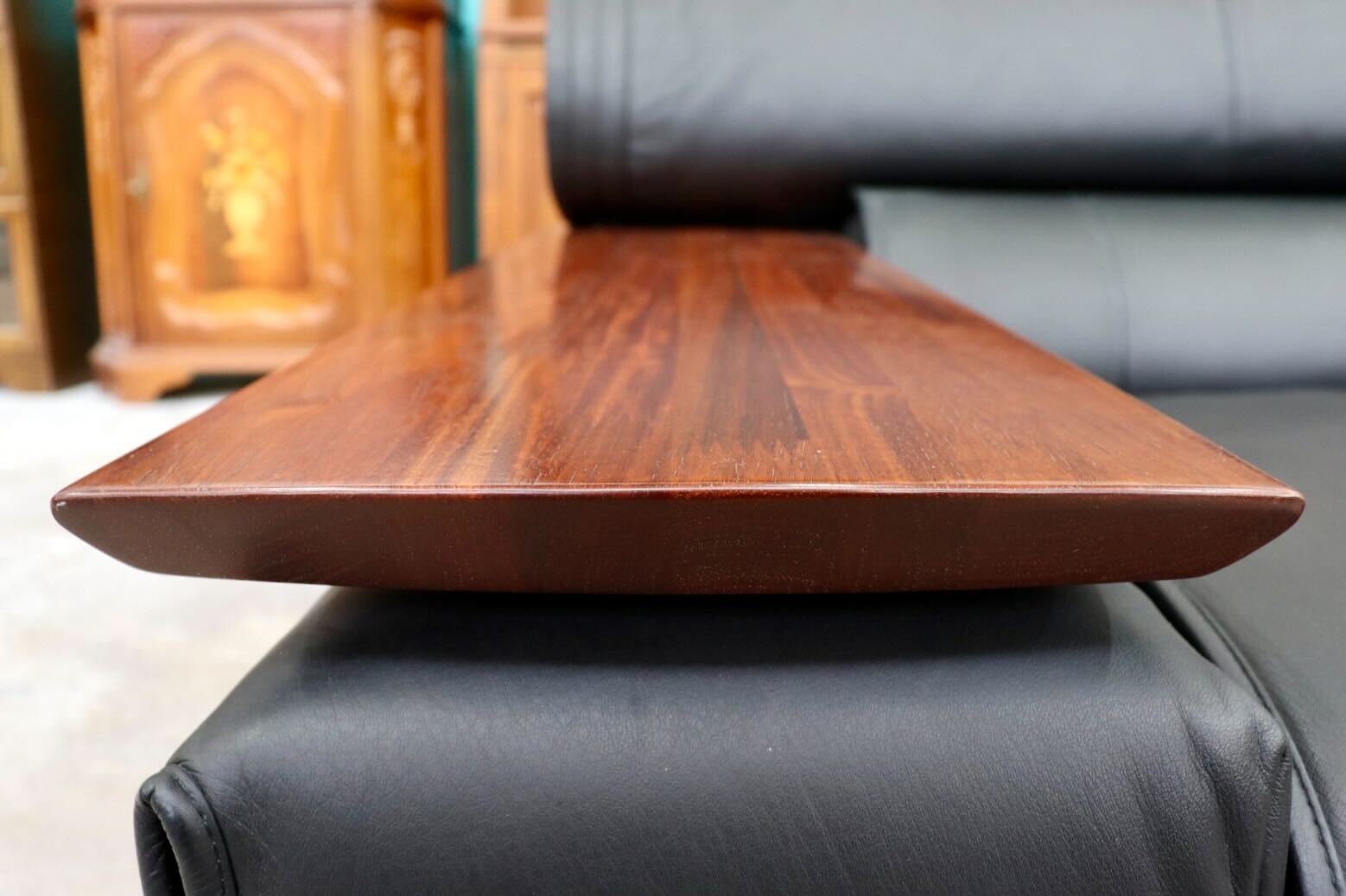 GMIK43○karimoku / カリモク vivente ビベンテ 2人掛けソファ ラブソファ 長椅子 本革 ブラック 花梨材 応接 最高級 定価約67万 美品