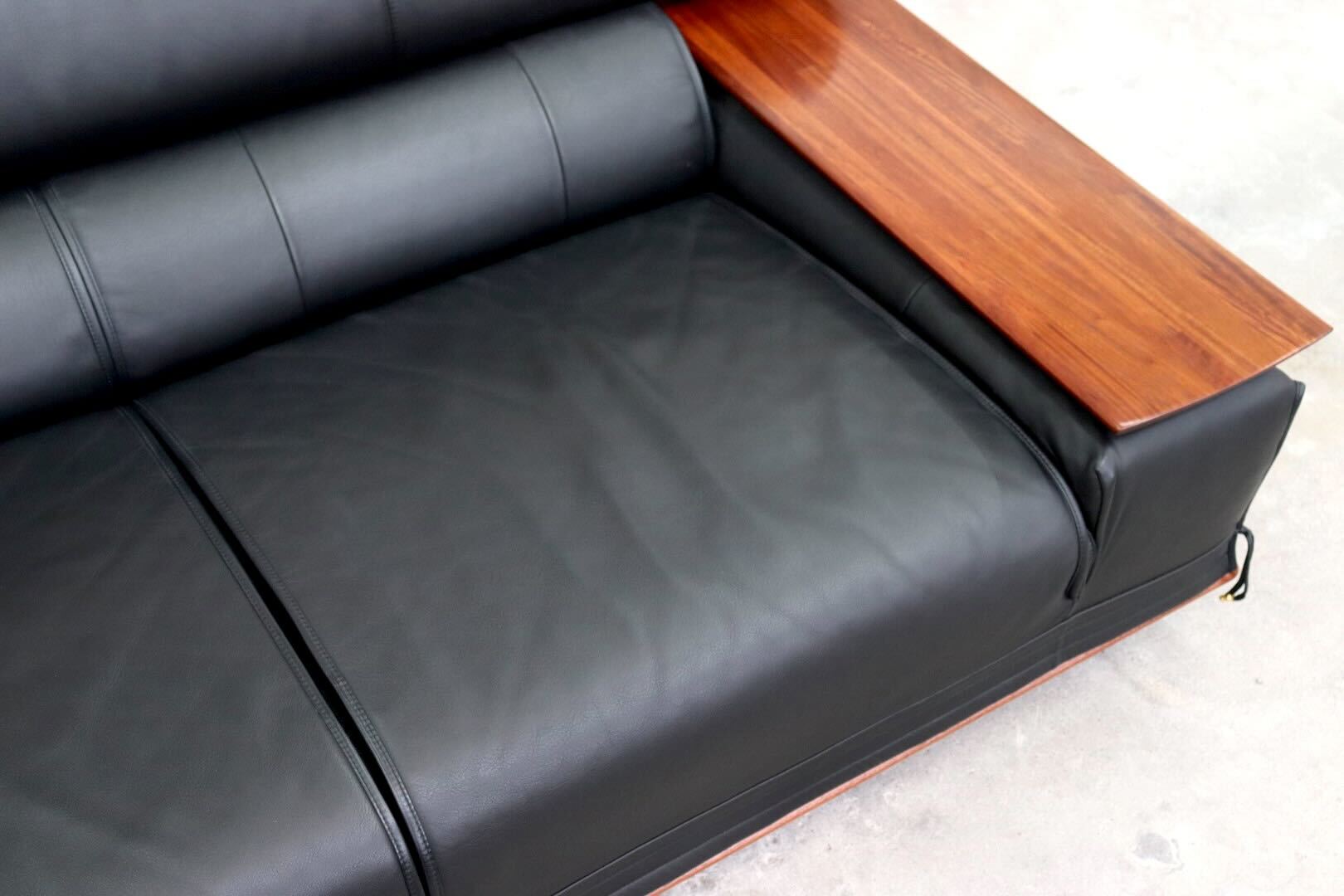 GMIK43○karimoku / カリモク vivente ビベンテ 2人掛けソファ ラブソファ 長椅子 本革 ブラック 花梨材 応接 最高級 定価約67万 美品