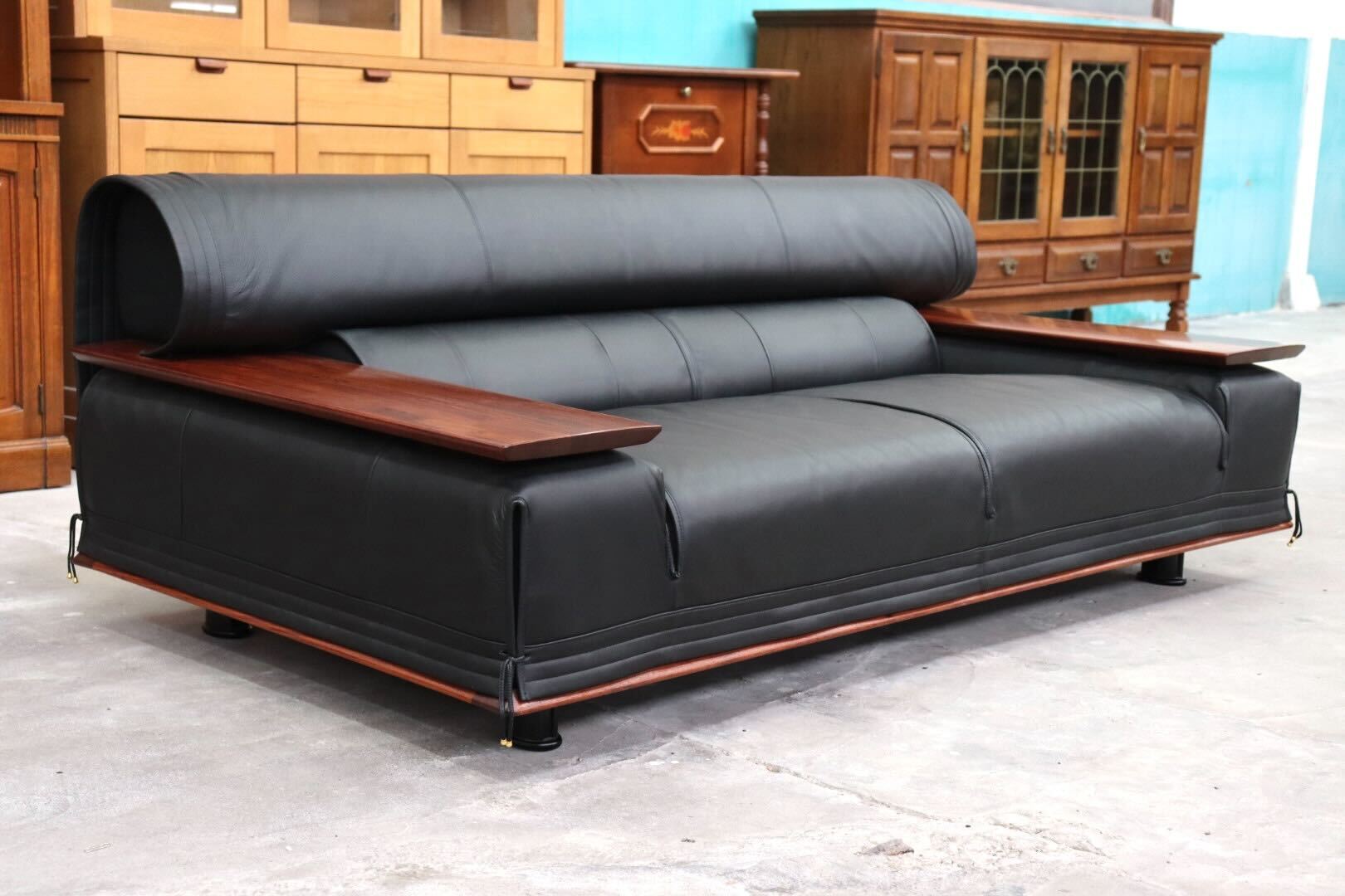 GMIK43○karimoku / カリモク vivente ビベンテ 2人掛けソファ ラブソファ 長椅子 本革 ブラック 花梨材 応接 最高級 定価約67万 美品