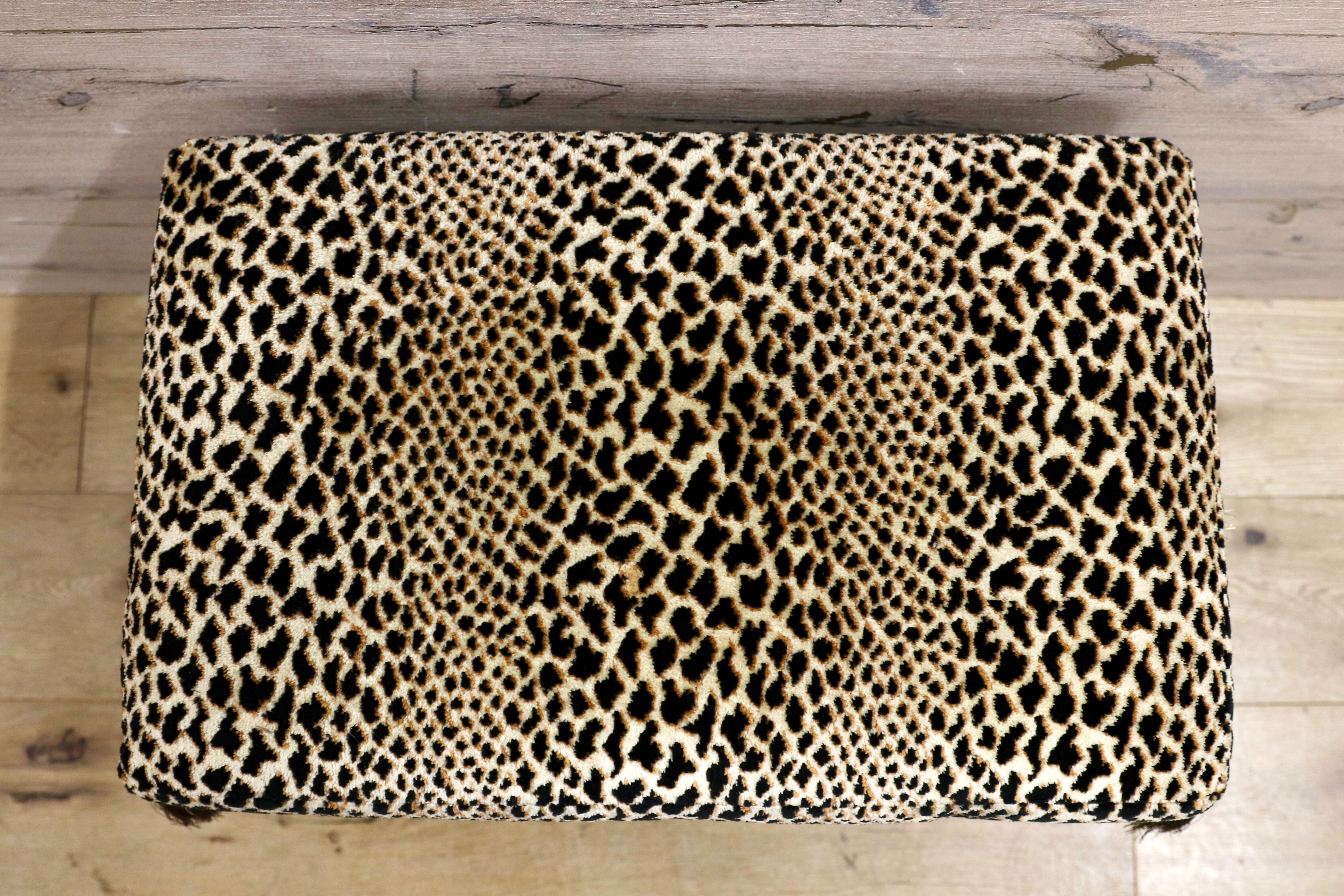 GMHS344B○EURO CASA / ユーロカーサ オットマン フットスツール 高級輸入家具 クラシック エレガント 展示品