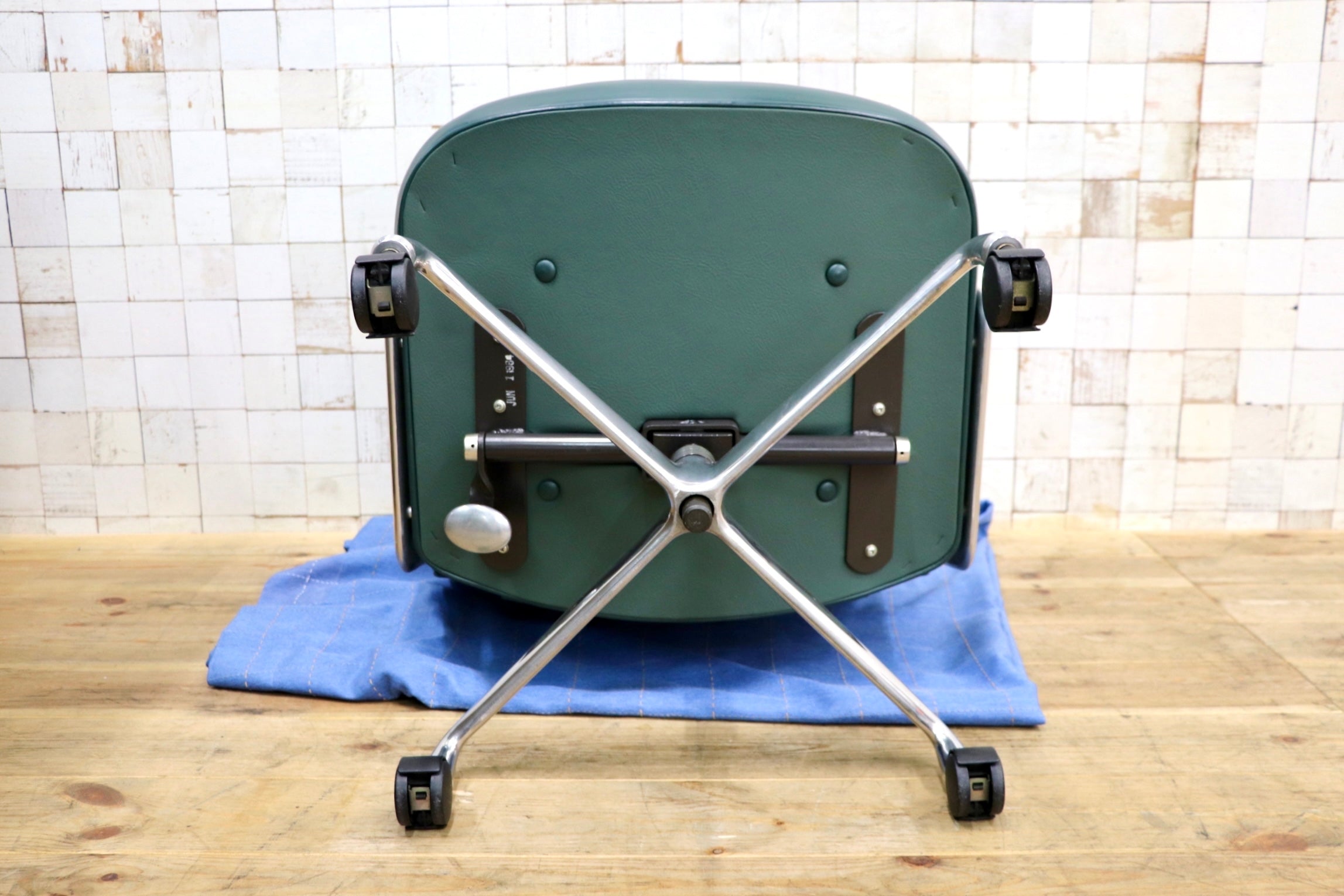 GMJO87D○Herman Miller / ハーマンミラー イームズ エグゼクティブチェア タイムライフチェア 本革 グリーン チャールズ&レイ 定価約95万