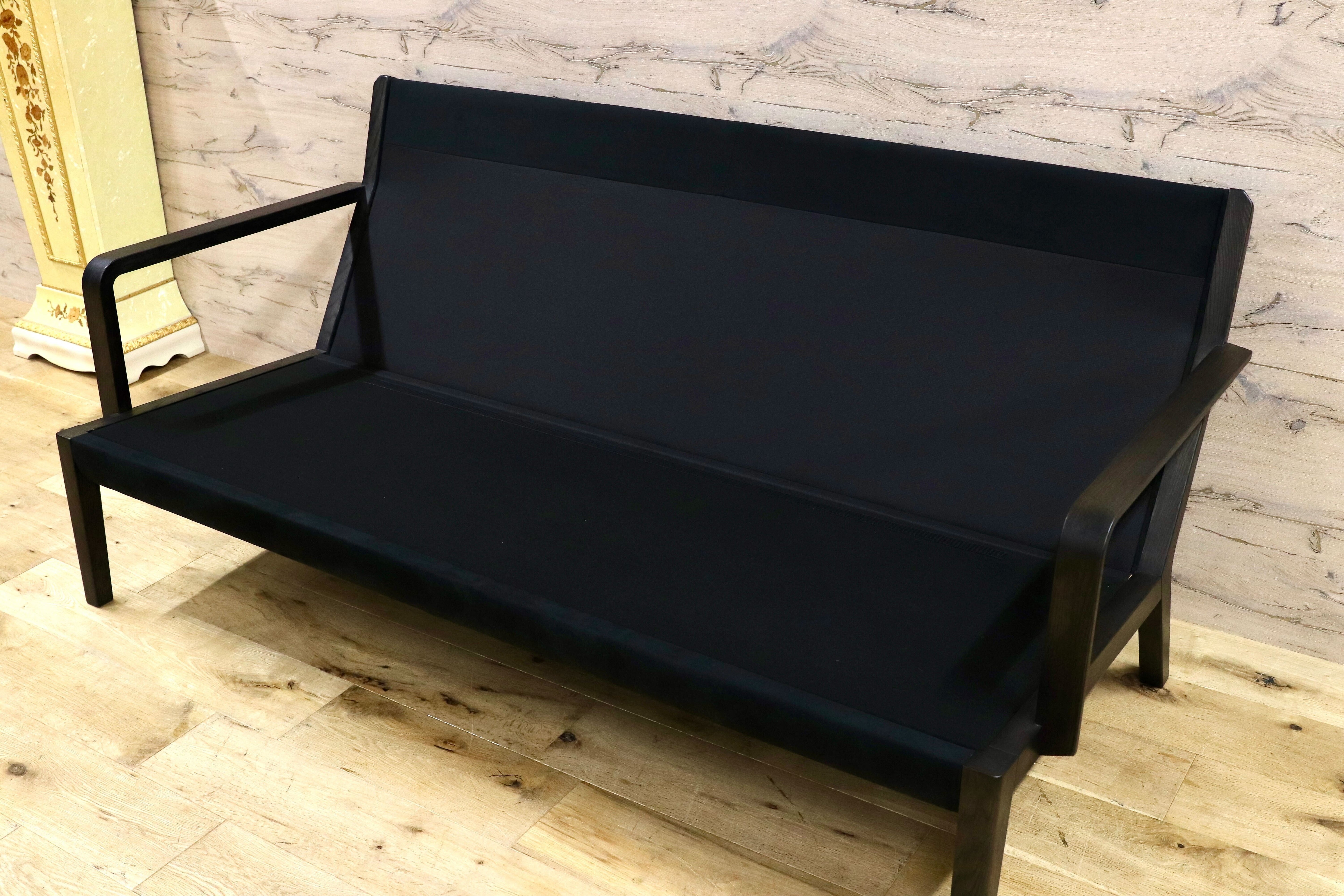 GMHS352○karimoku / カリモク WU45 2人掛けソファ ラブソファ 黒 ブラック スウェード調ファブリック 国産家具 モダン 長椅子 美品