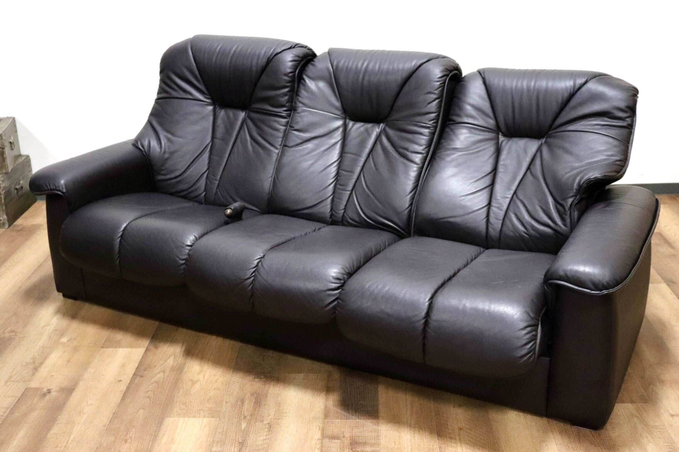 GMHN58○冨士ファニチア / FUJI FANITURE 3人掛けソファ トリプルソファ リクライニングソファ本革 ダークグレー 国産家具 定価約65万