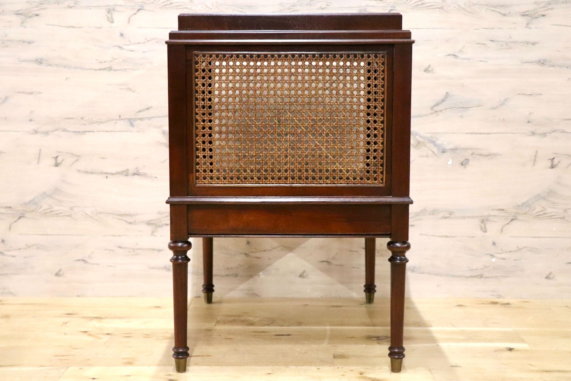 GMHK680A○CTH-Sherrill Occasional アメリカ製 マガジンラック ブックスタンド 本棚 飾り棚 棚 シェルフ 花台 アンティーク インテリア