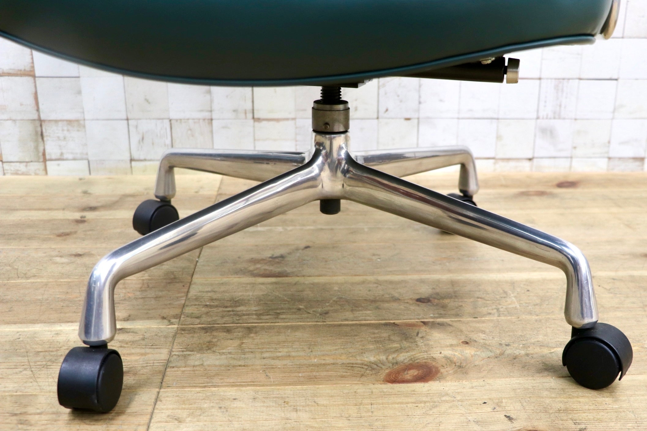 GMJO87O○Herman Miller / ハーマンミラー イームズ エグゼクティブチェア タイムライフチェア 本革 グリーン チャールズ&レイ 定価約95万