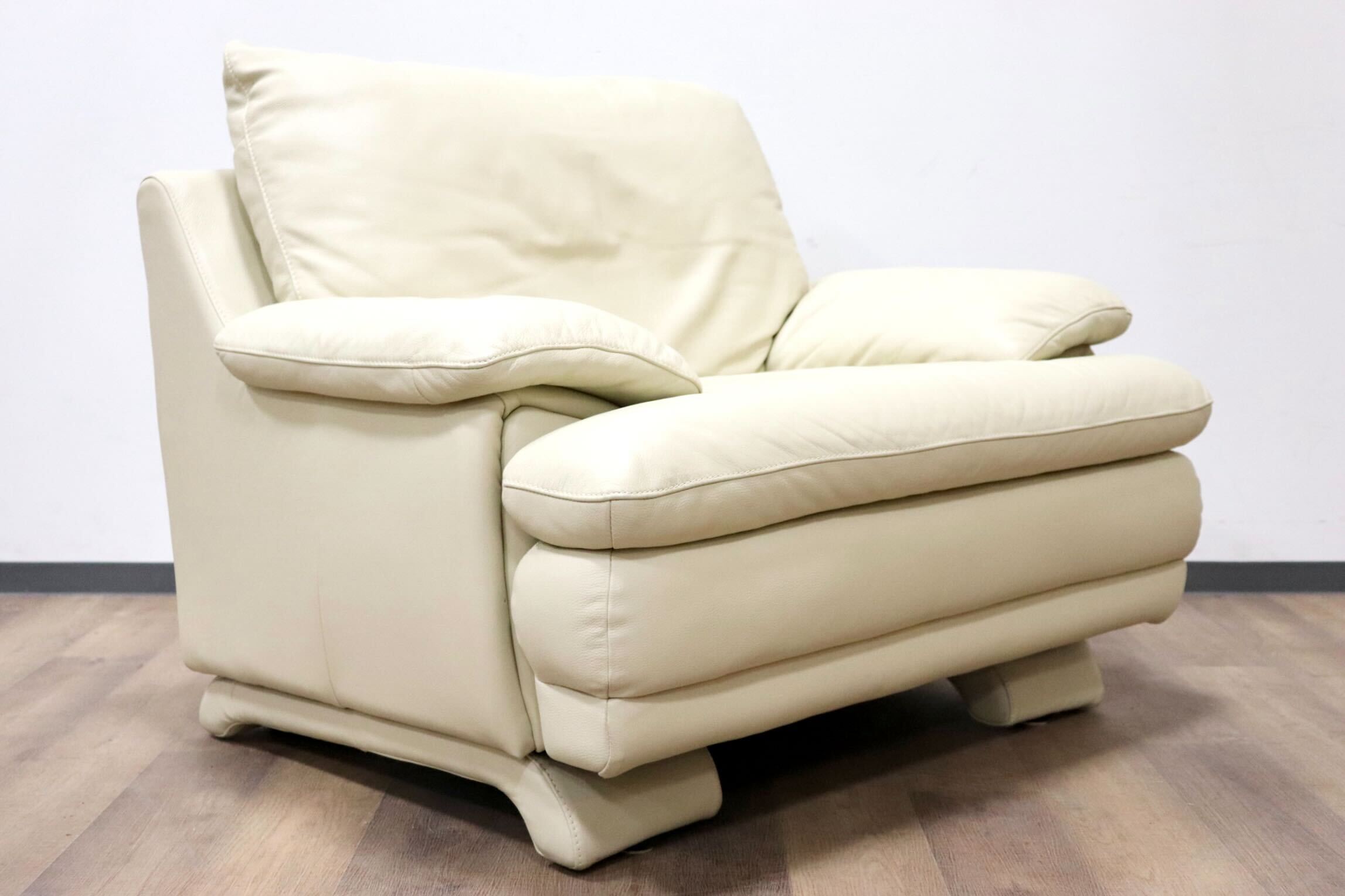 GMGS232A○IDC大塚家具 L/S Comfort-03 1人掛けソファ シングルソファ アームソファ 総革 アイボリー モダン 定価約16万 美品