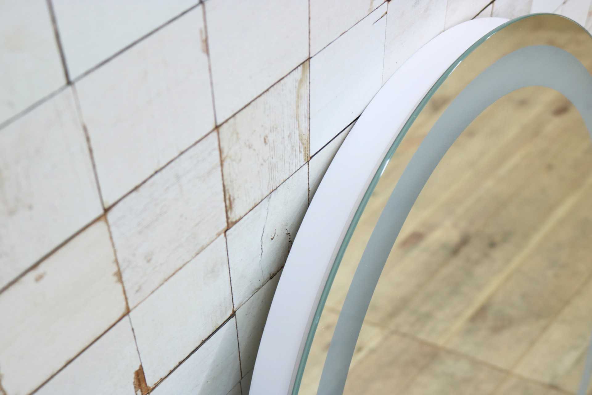 GMIK747A◯ウォールミラー 壁掛け鏡 壁掛けミラー 立て掛けミラー オーバルミラー 楕円形 照明付き フレームレス 店舗什器 モダン 未使用