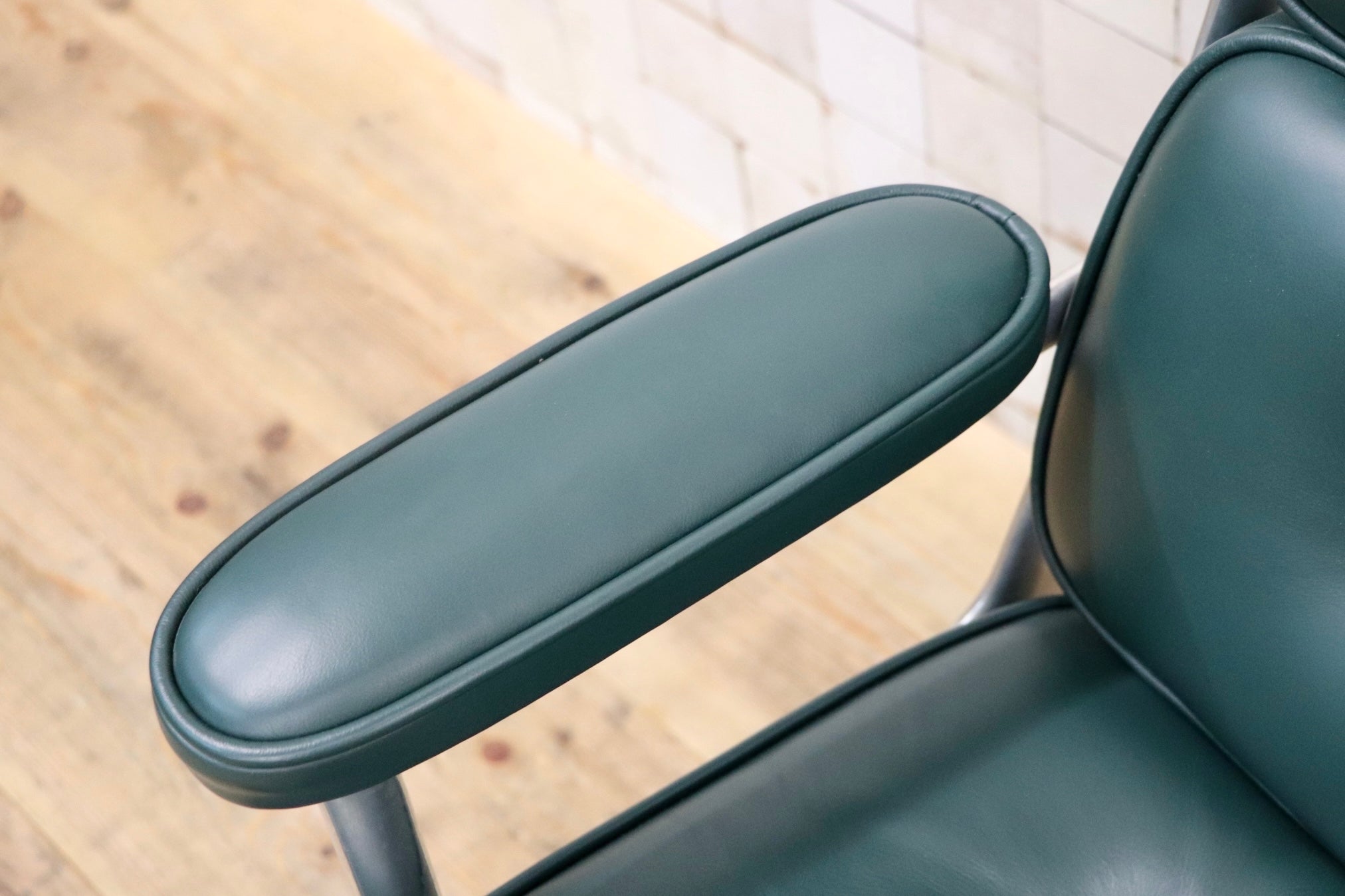 GMJO87S○Herman Miller / ハーマンミラー イームズ エグゼクティブチェア タイムライフチェア 本革 グリーン チャールズ&レイ 定価約95万