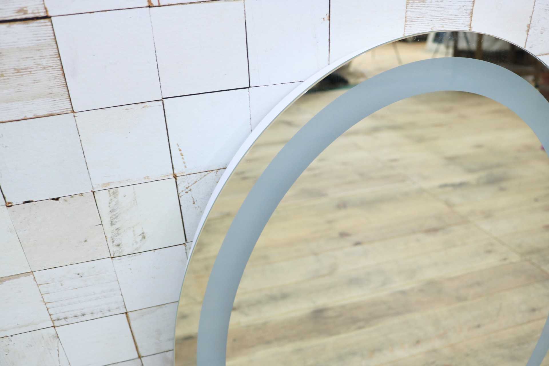 GMIK747A◯ウォールミラー 壁掛け鏡 壁掛けミラー 立て掛けミラー オーバルミラー 楕円形 照明付き フレームレス 店舗什器 モダン 未使用