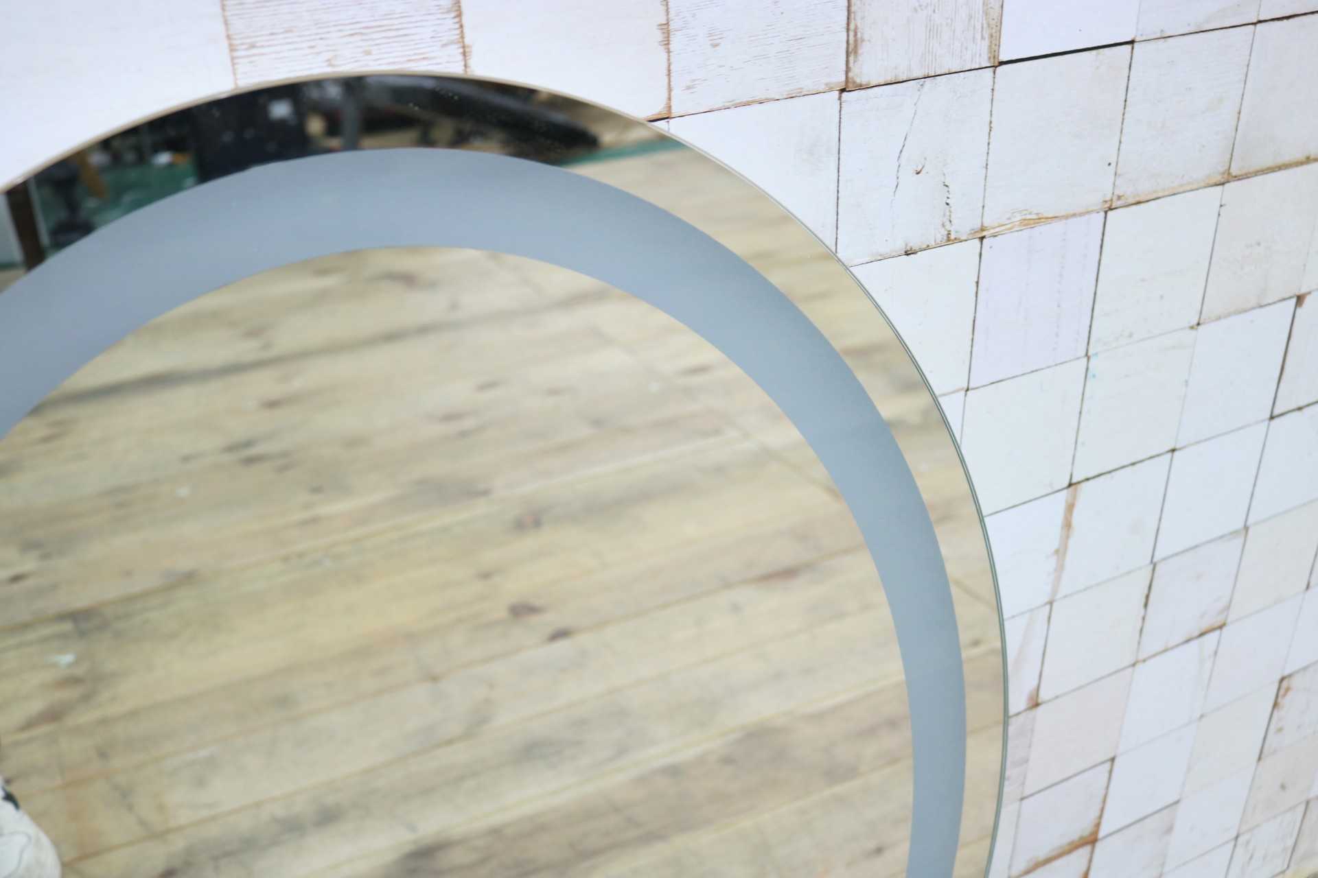 GMIK747A◯ウォールミラー 壁掛け鏡 壁掛けミラー 立て掛けミラー オーバルミラー 楕円形 照明付き フレームレス 店舗什器 モダン 未使用