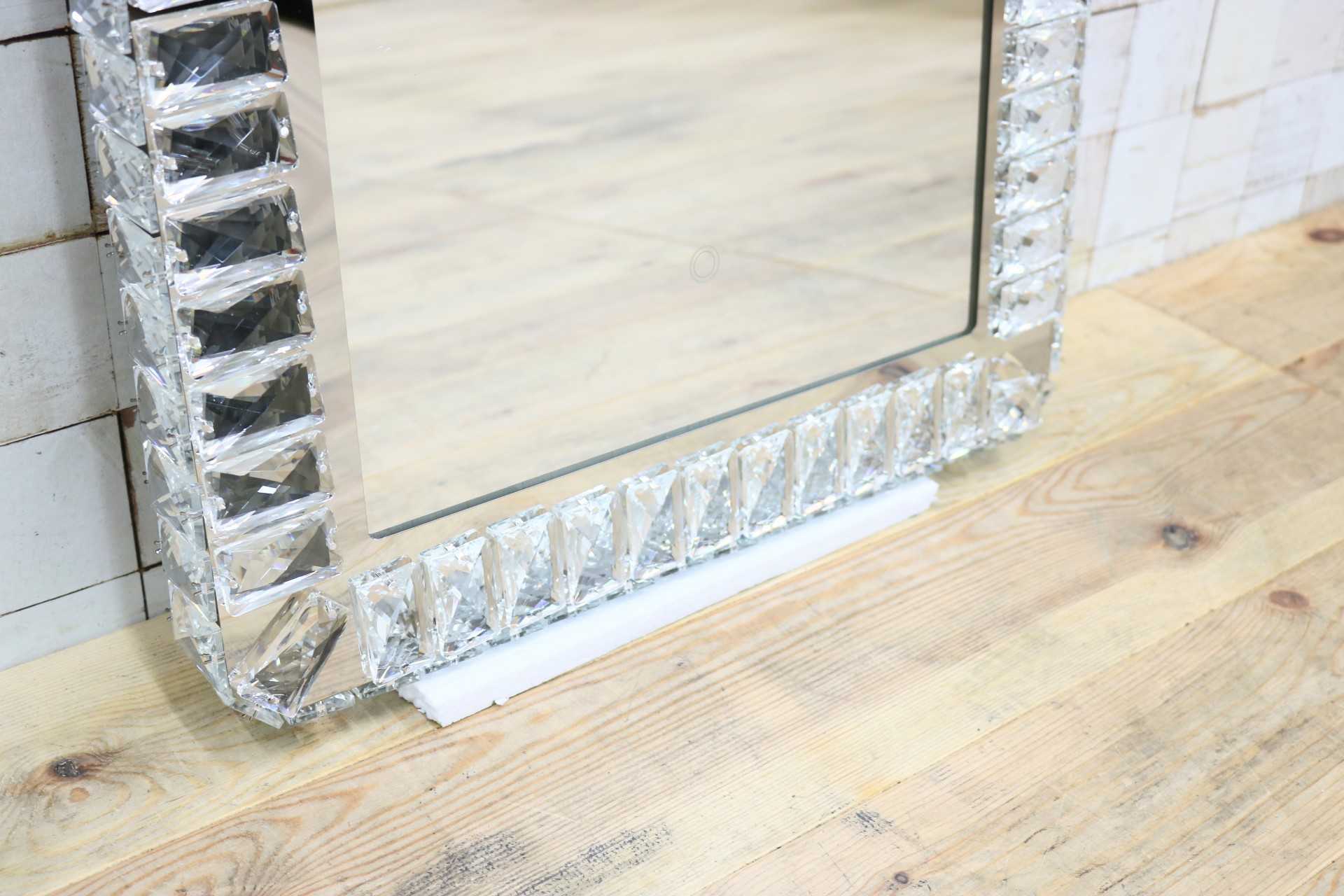 GMIK747B◯ウォールミラー 壁掛け鏡 壁掛けミラー 立て掛けミラー 鏡 照明付き 長方形 クリスタル 店舗什器 インテリア 未使用